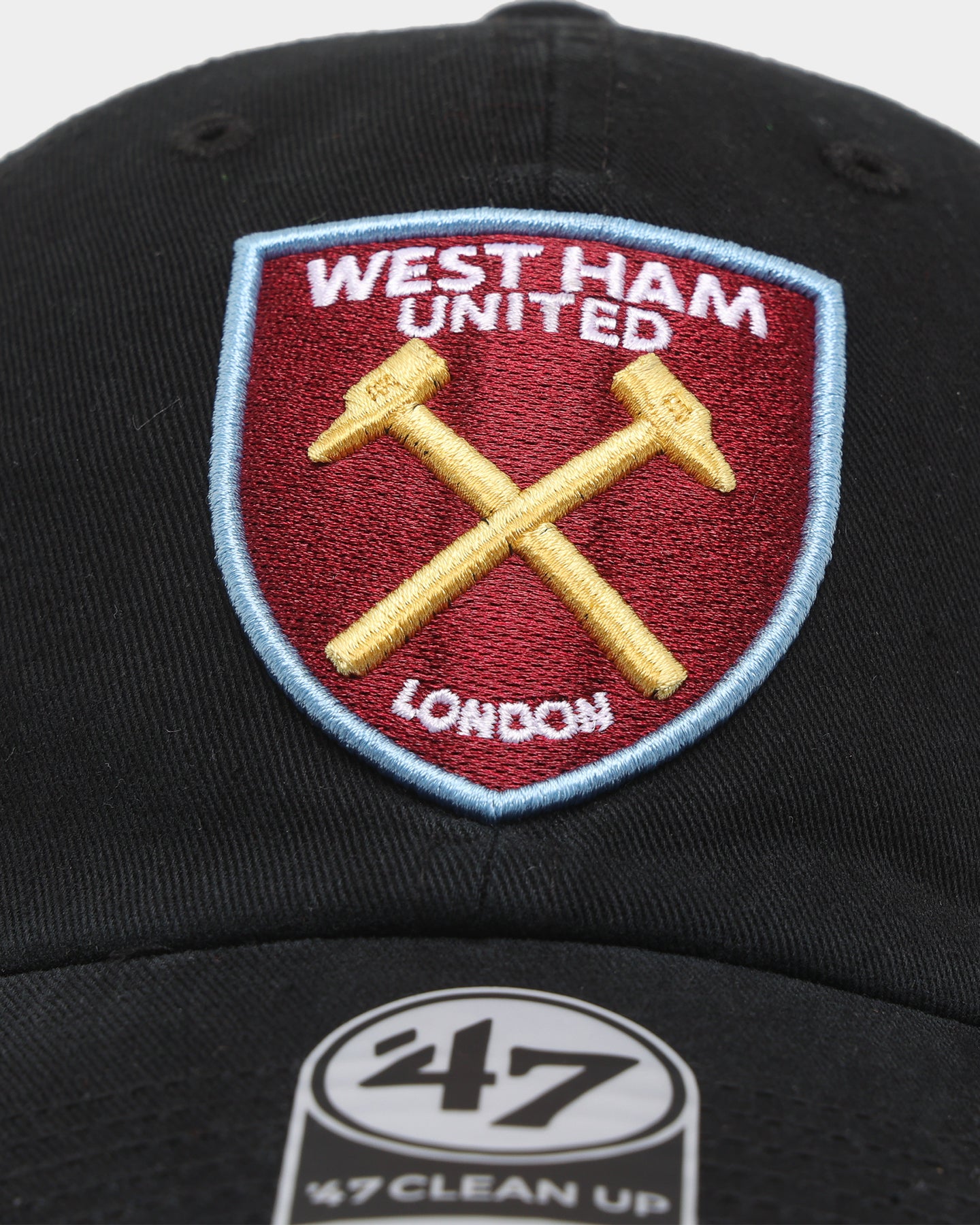 47 Brand West Ham United Football Club Clean Up Strapback Black Hat - Adjustable Snapback Cap for Men & Women - Perfect for Football Games, Casual Wear & Fan Gifts
