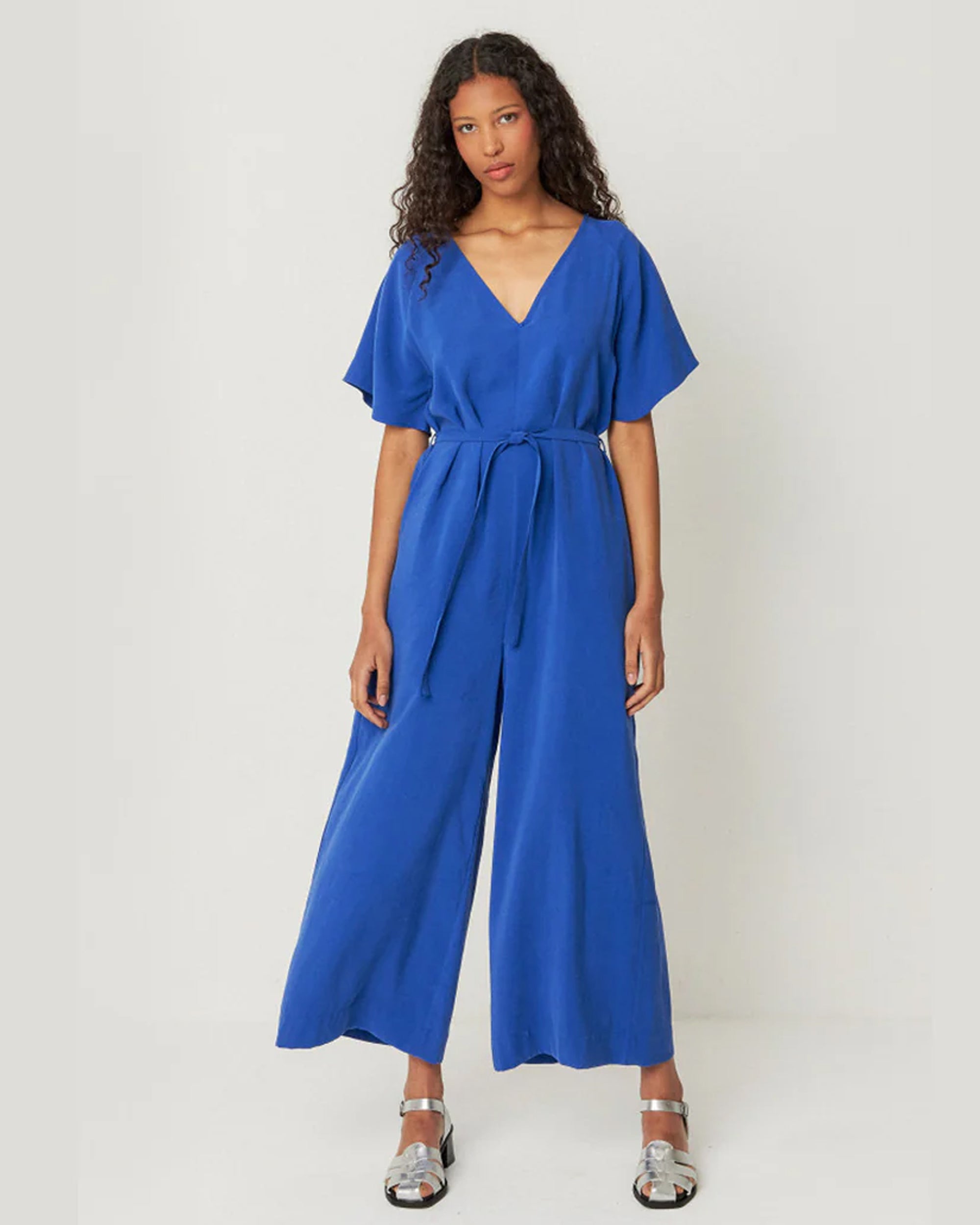 SKFK Indigo Kaie Jumpsuit - Women's Stylish Denim Overalls, Fashionable One-Piece Romper with Adjustable Straps | Perfect for Casual Outings, Music Festivals and Streetwear Fashion