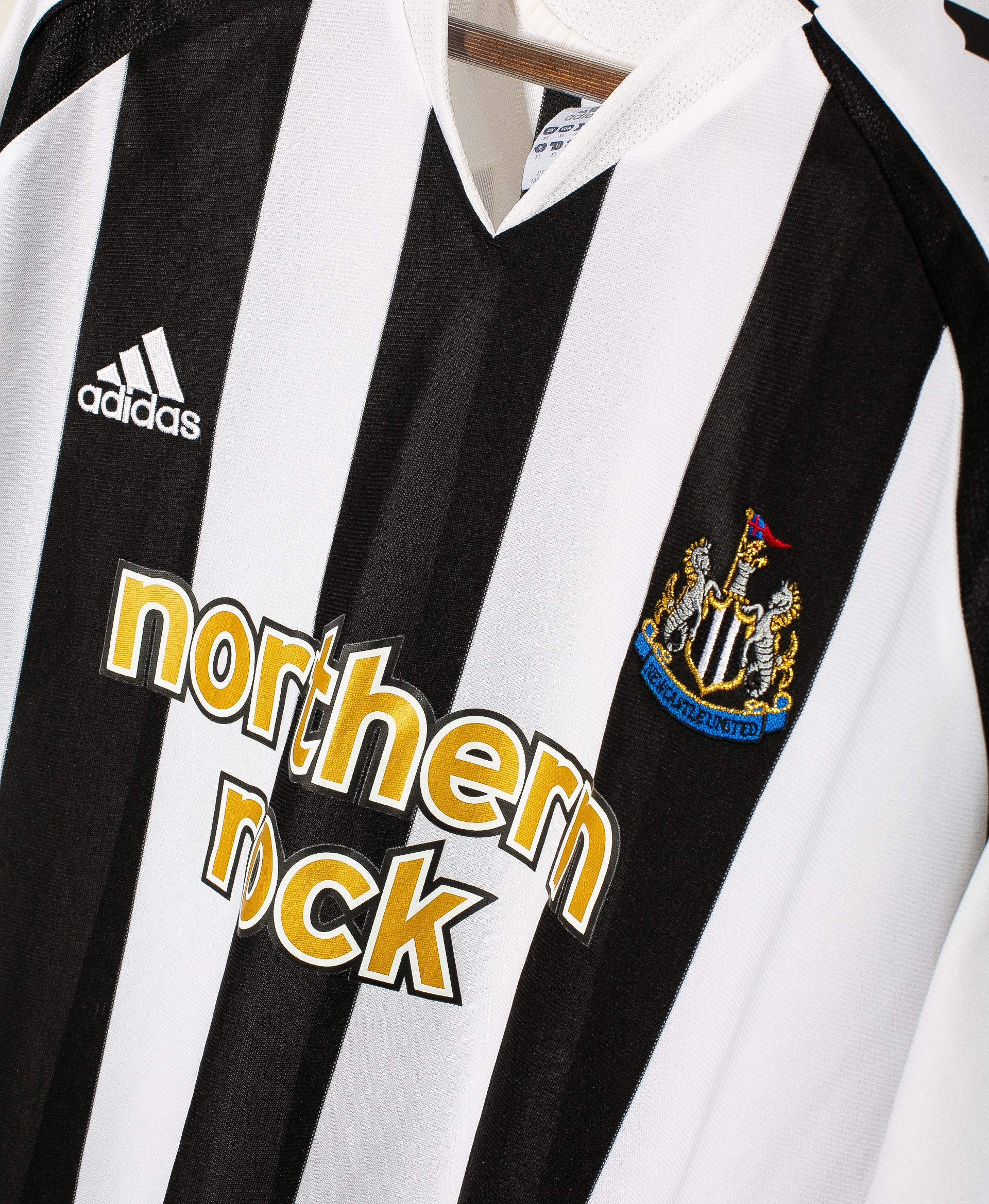 2006 Newcastle United Home Jersey #9 Shearer - XL Size - Authentic Football Shirt for Fans & Collectors - Perfect for Match Days & Sports Events