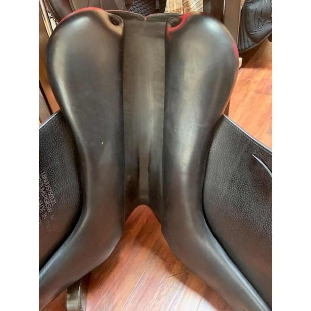 Equipe Olympia Dressage Consignment Saddle - Size 18