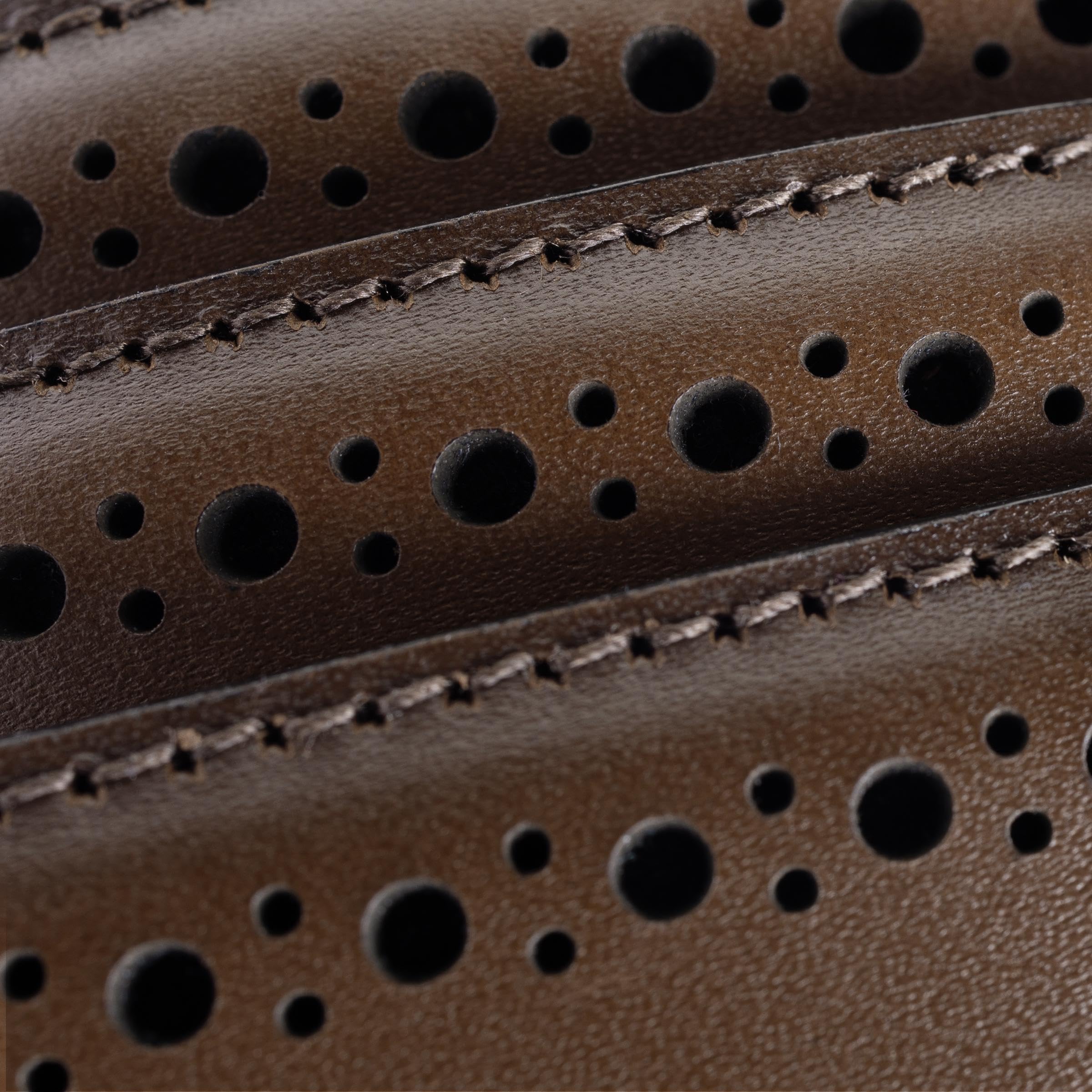 Allen Edmonds Men's Manistee Belt - Genuine Leather Dress Belt for Business & Formal Wear - Classic Brown & Black Options - Perfect for Office, Weddings & Special Occasions