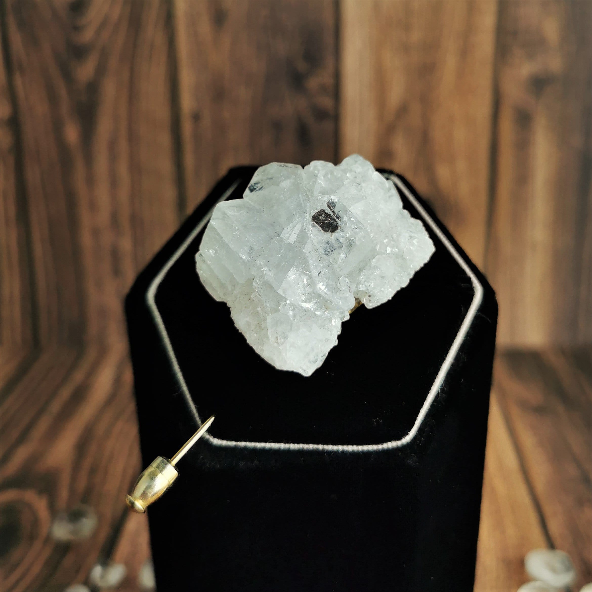 Natural Apophyllite Crystal Cluster Brooch - Healing Stone Jewelry for Spiritual Growth & Energy Balance | Perfect for Meditation, Reiki, and Gift Giving