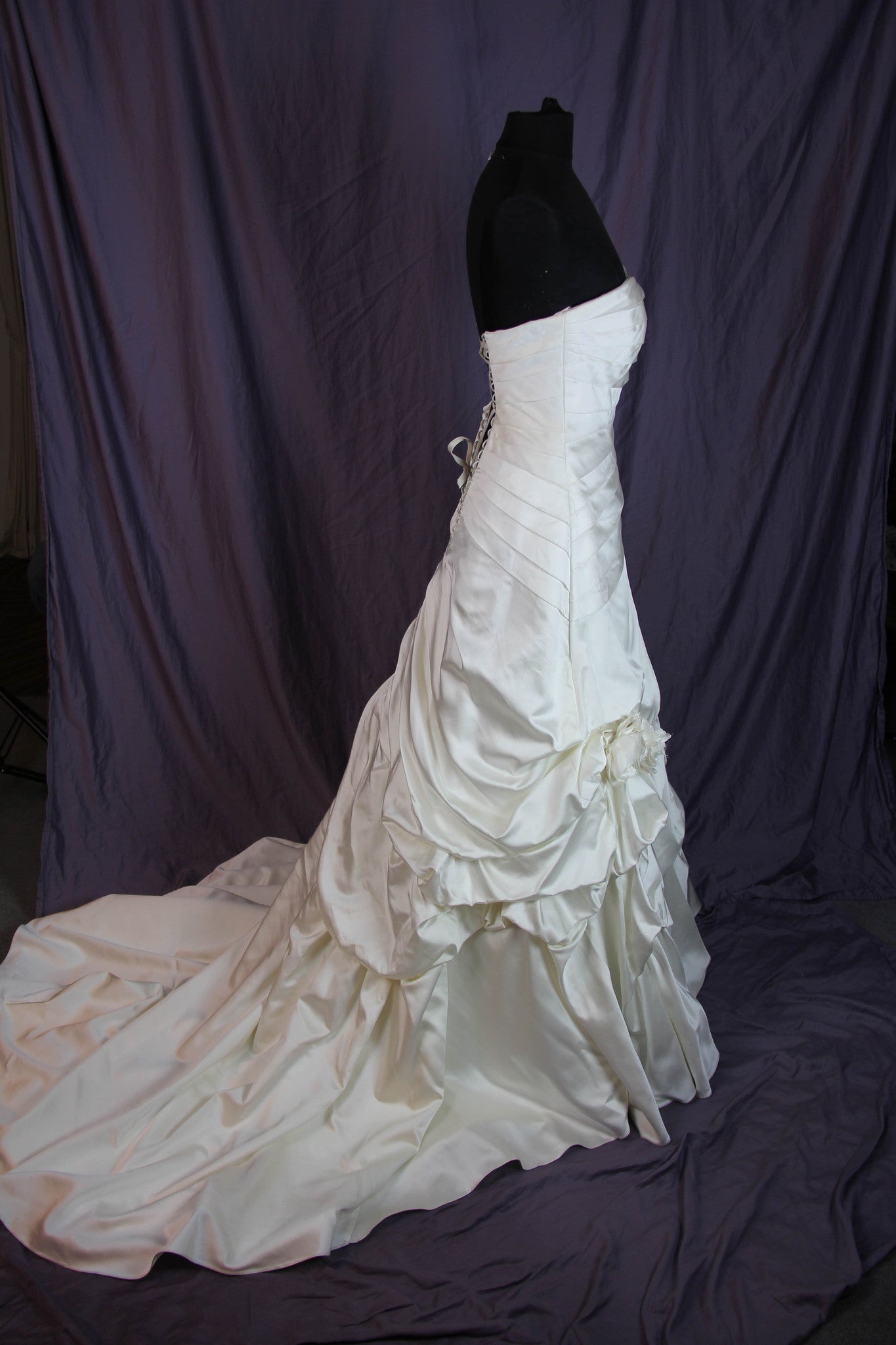 Allure Bridal P862X Wedding Gown - Elegant Lace Bridal Dress for Bride, Perfect for Church Ceremony & Beach Weddings