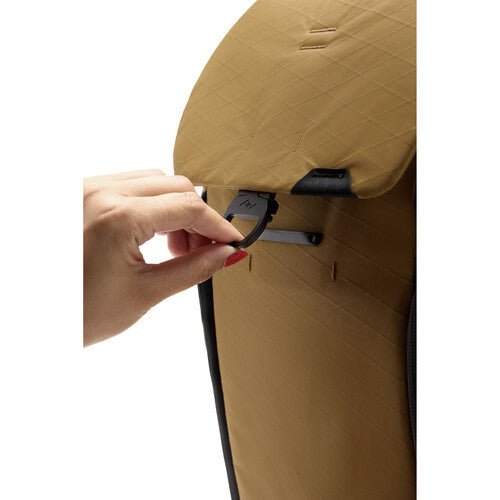 Peak Design Everyday Backpack 30L V2 - Premium Camera & Travel Backpack in Coyote Brown - Perfect for Photographers, Commuters & Outdoor Adventures
