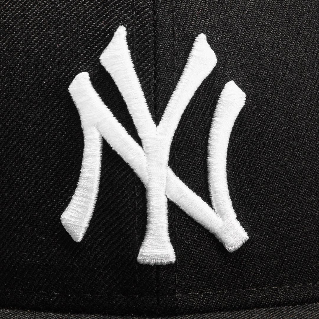 47 Brand No Shot New York Yankees Captain Snapback Hat - Black | Adjustable Baseball Cap for Men & Women | Perfect for Games, Streetwear & Casual Outfits