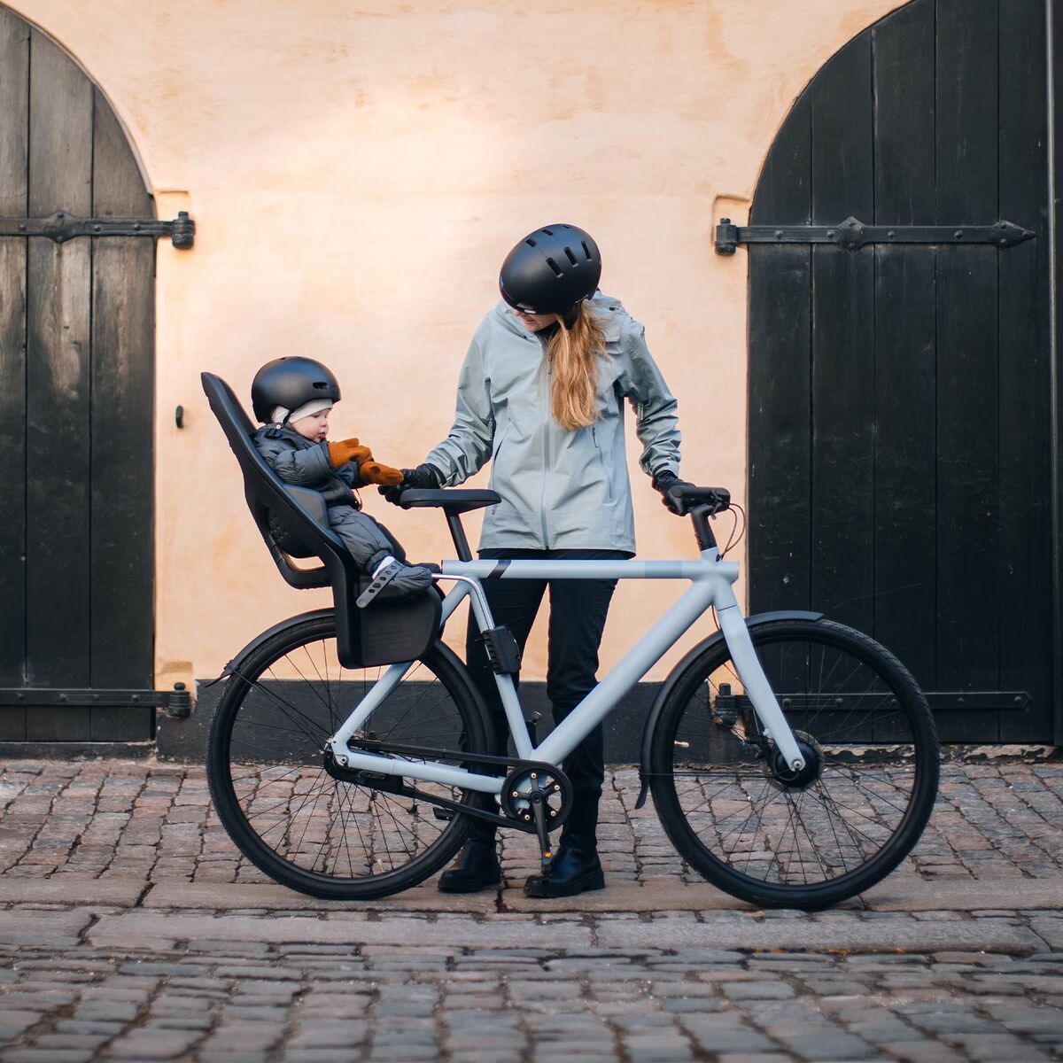 Thule Yepp Maxi 2 Frame Mount Child Bike Seat - Safe & Comfortable Kids Bicycle Carrier for Cycling Adventures with Toddlers