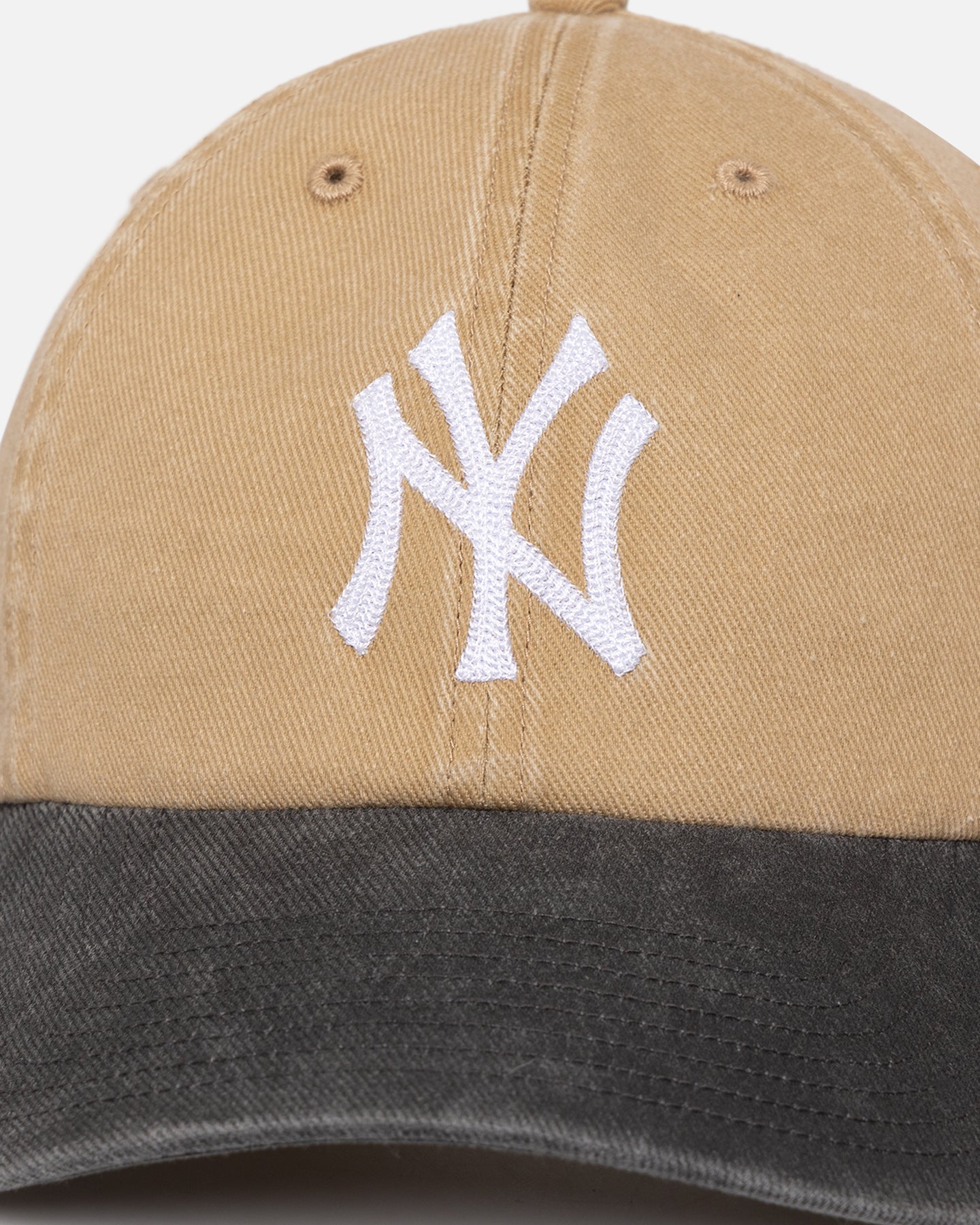 New York Yankees 'Apollo Chain' 47 Clean Up Strapback Hat - Khaki Adjustable Baseball Cap for Men, Women - Perfect for Sports Games, Casual Wear & Fan Collections