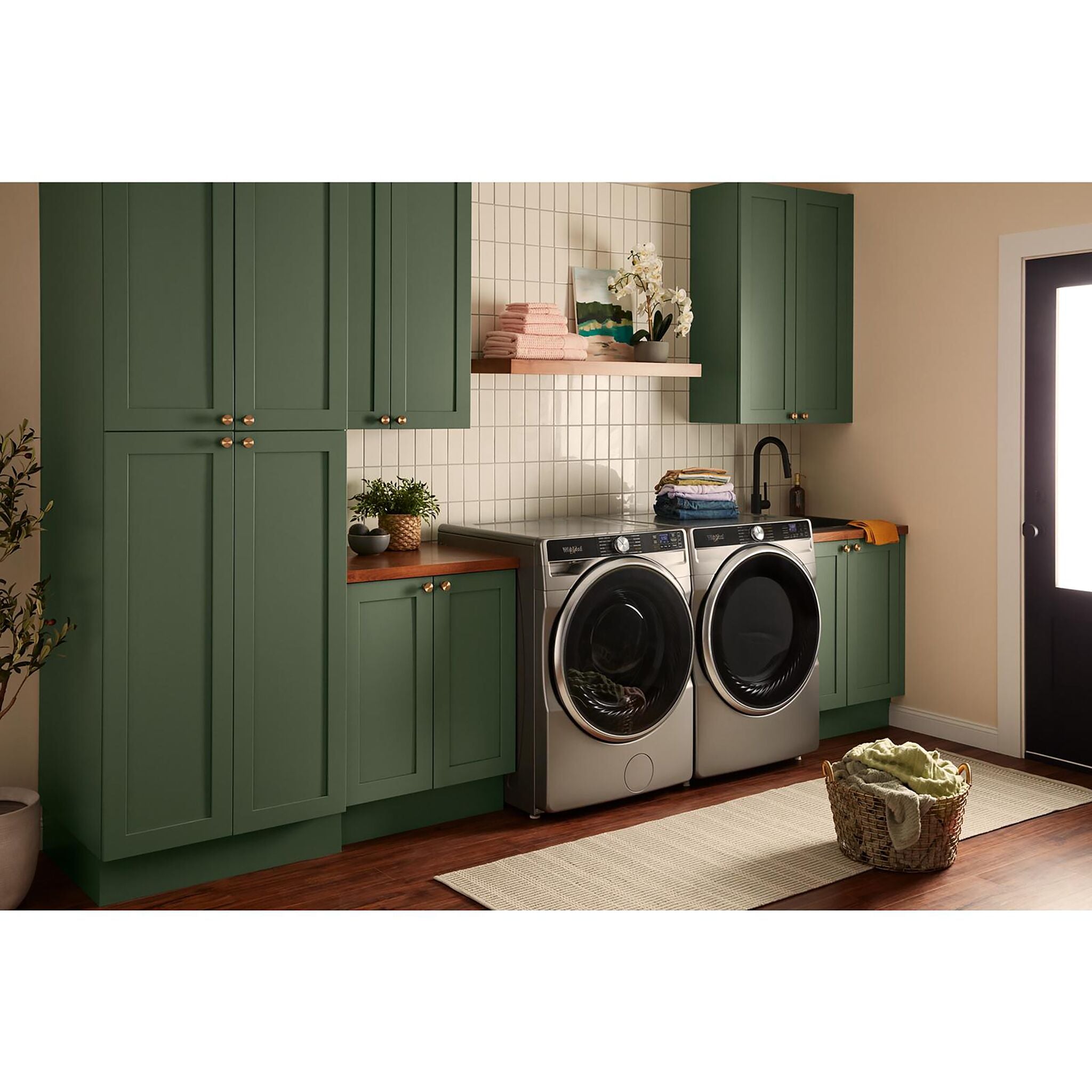 Whirlpool WFW6720RR 5.8 Cu.Ft. Front Load Washer with FreshFlow™ Vent System in Radiant Silver - Perfect for Large Laundry Loads & Energy-Efficient Home Use