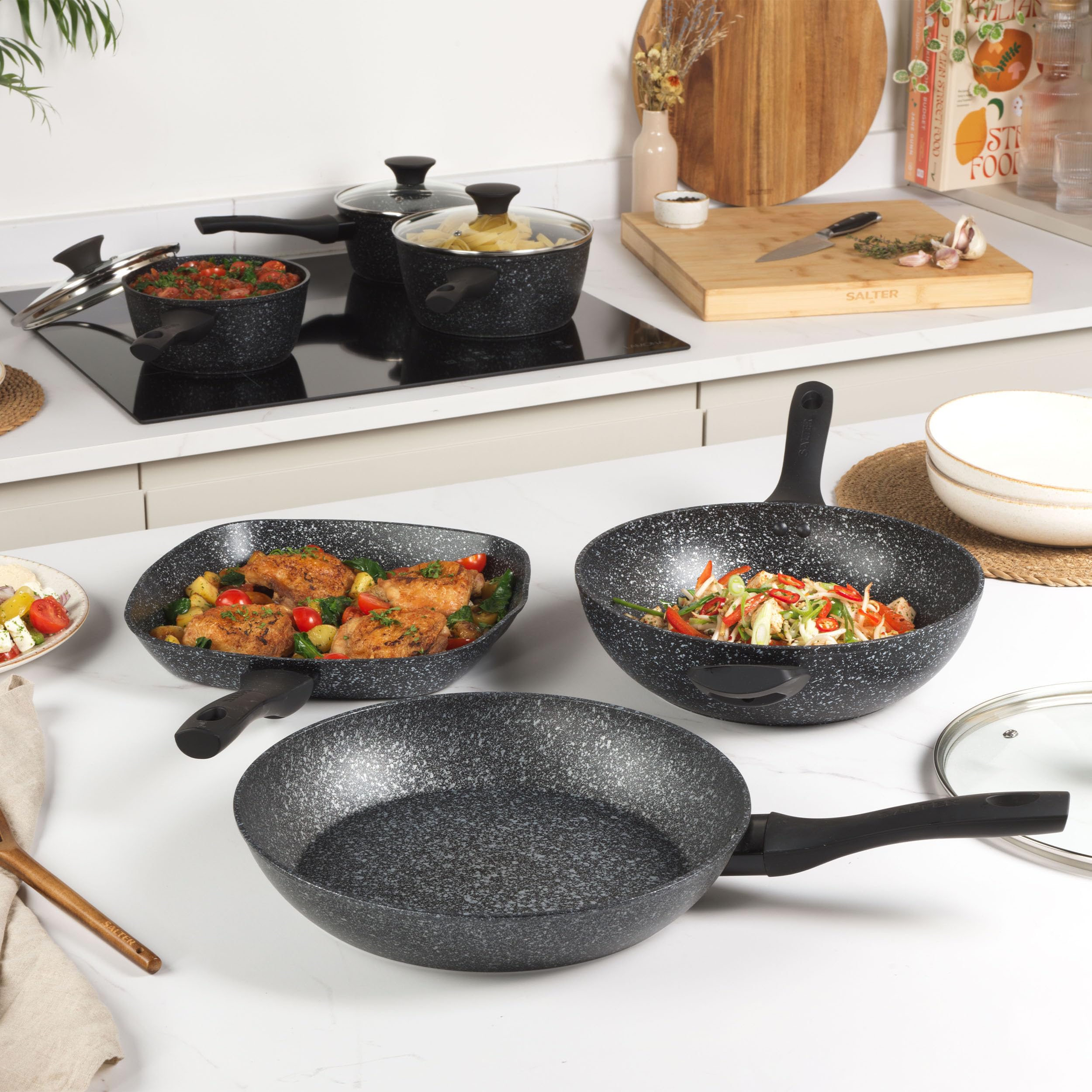 **Salter BW05746 Megastone 24 cm Non-Stick Frying Pan – PFOA-Free Forged Aluminum, 10x Durable Coating, Soft Touch Handle, Induction & Metal Utensil Safe – Perfect for Eggs, Pancakes & Stir-Fry**