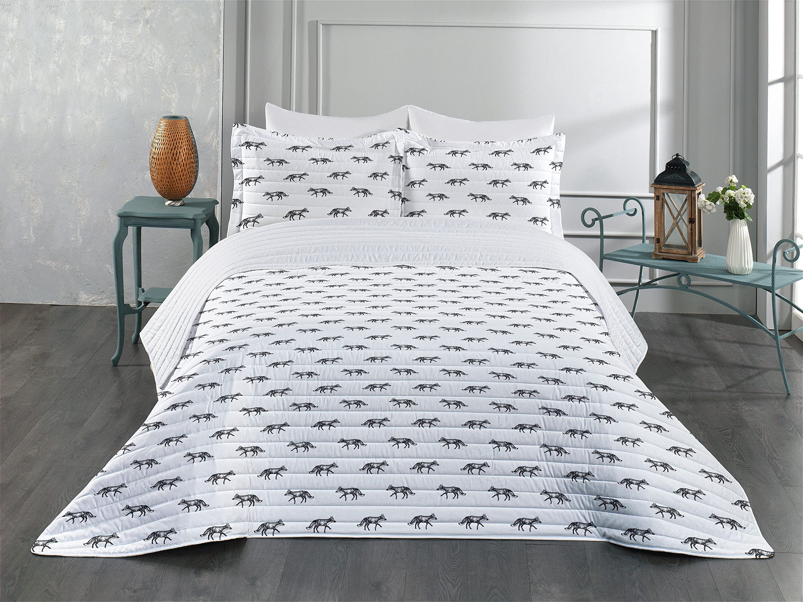 Ambesonne Fox Microfiber Bedspread Set - Queen Size Charcoal Grey White | Hand Drawn Forest Animals Sketch Monochrome Nature Design | Soft Bedding Set with Pillow Shams & Comforter | Perfect for Cozy Bedrooms, Cabin Retreats & Nature-Themed Home Decor