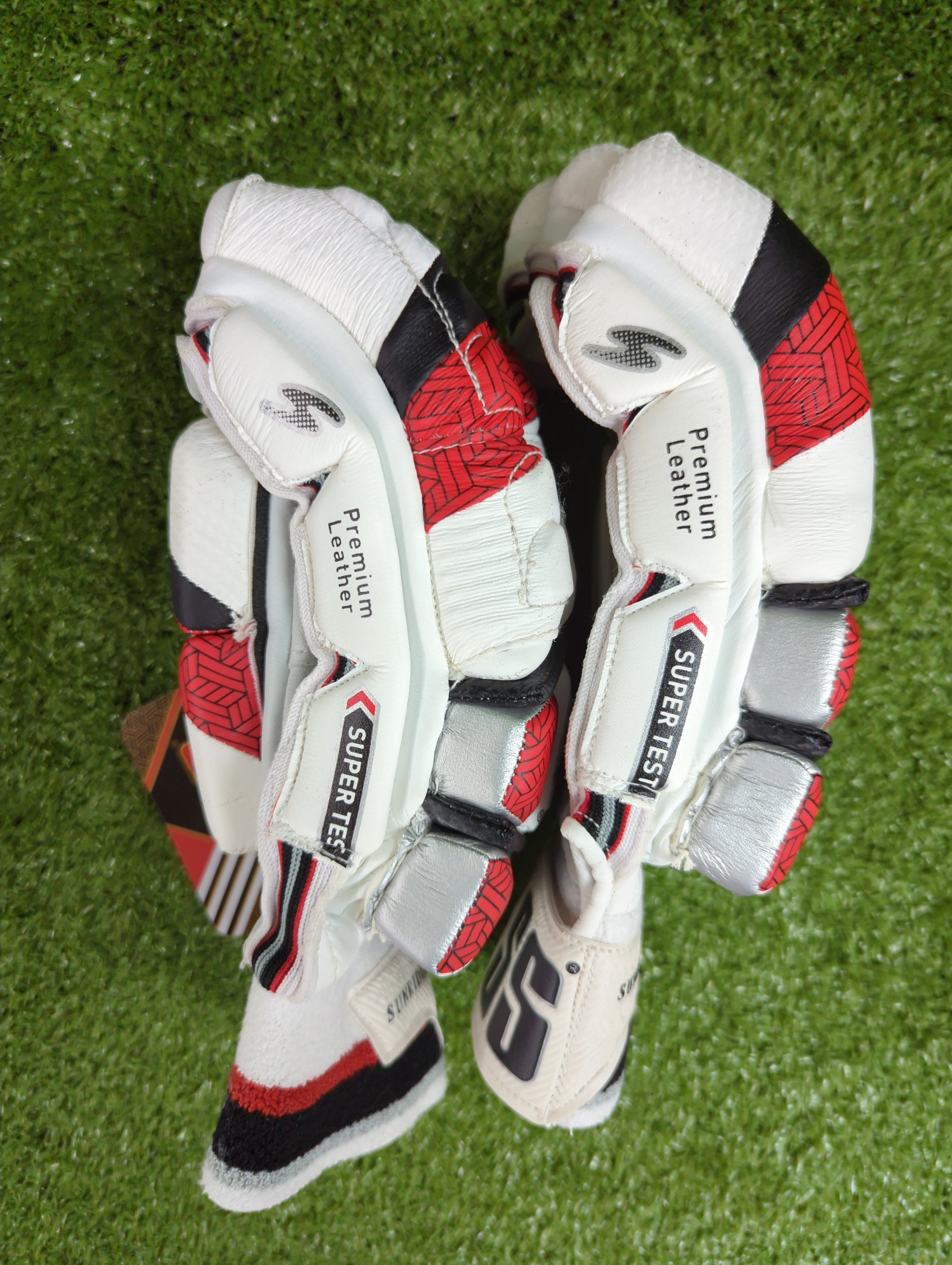 SS Super Test Junior/Youth Cricket Batting Gloves - Lightweight Protective Gear for Young Players - Perfect for Practice, Matches & Training Sessions