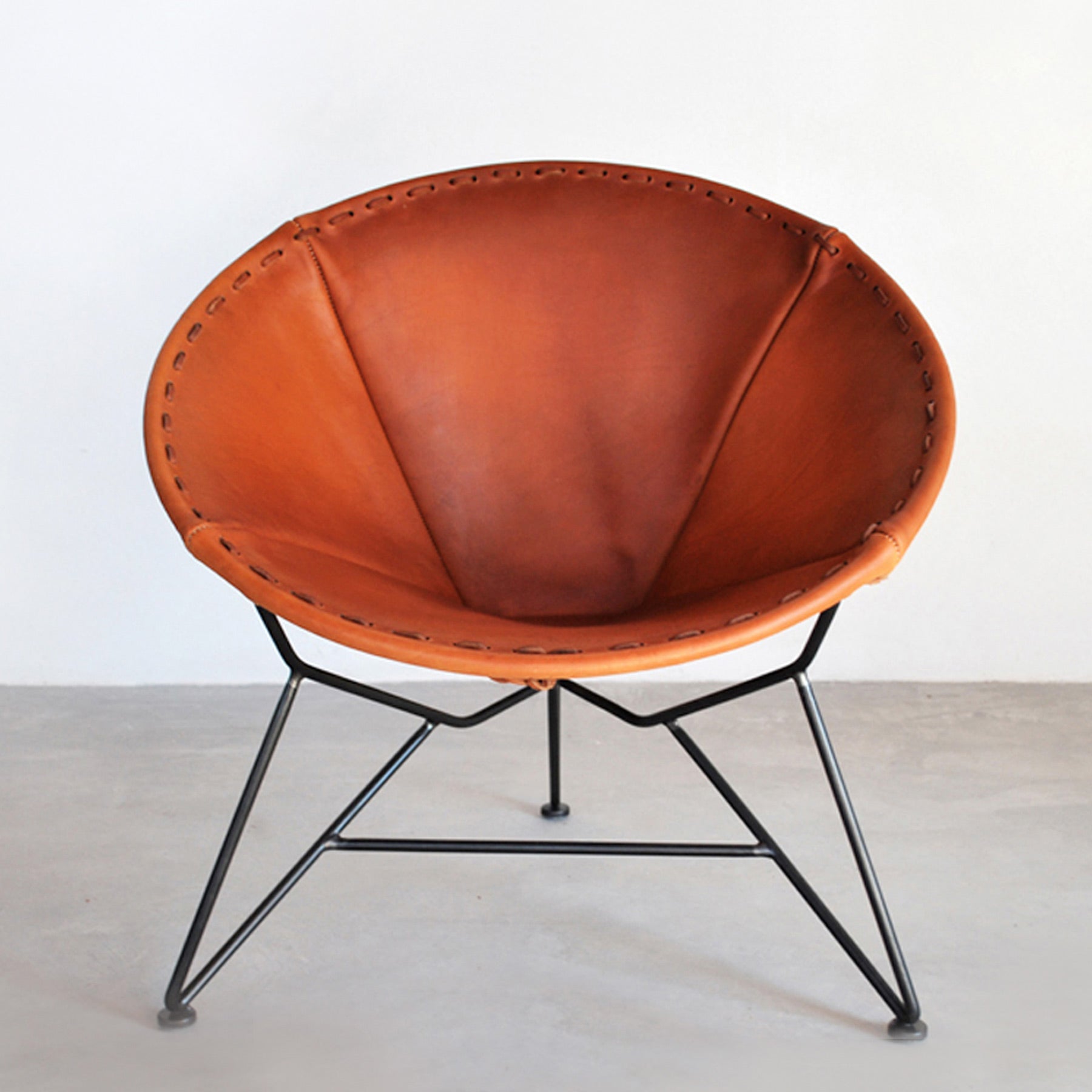 Luxury Genuine Leather Round Chair - Modern Accent Chair for Living Room, Bedroom & Office - Comfortable Swivel Lounge Chair with Sturdy Metal Base - Perfect for Relaxing, Reading & Decorating