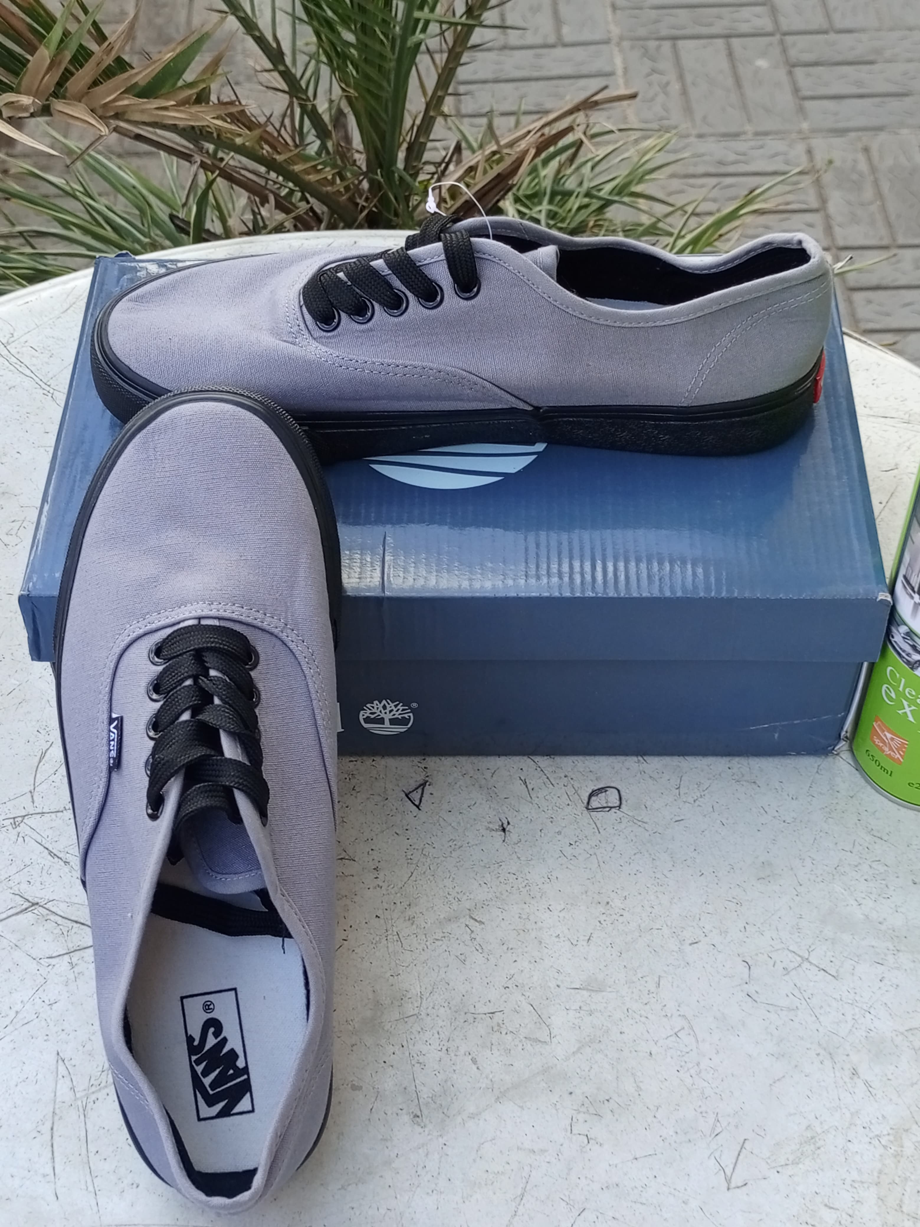 Vans Off The Wall Skate Shoes - Grey & Black Classic Sneakers for Men & Women | Casual Wear, Street Style & Skateboarding