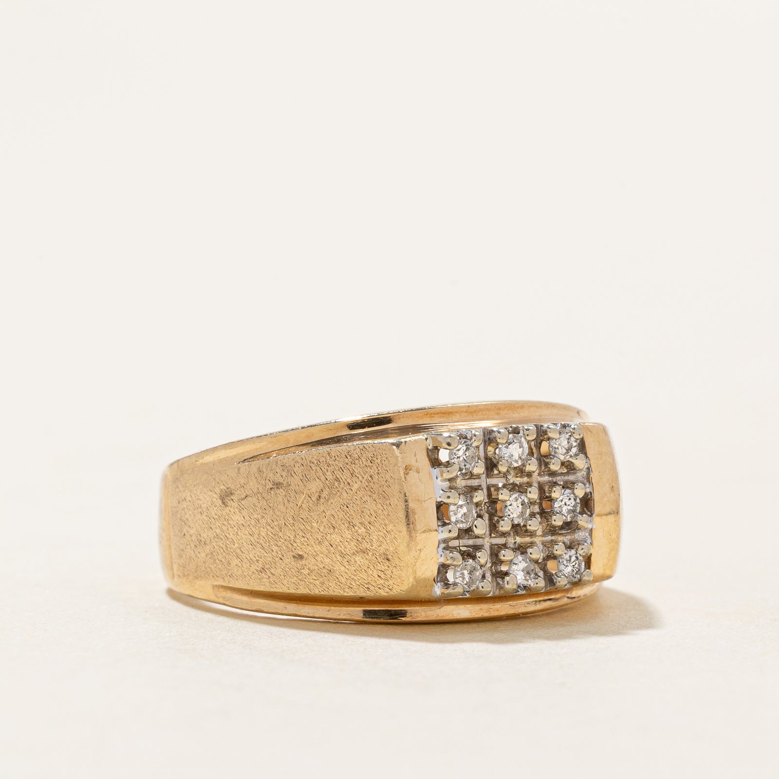 Diamond Grid Signet Ring for Women - 0.09 Carat Total Weight (ctw) - Size 5.5 - Elegant Minimalist Jewelry for Everyday Wear, Gift Giving & Special Occasions