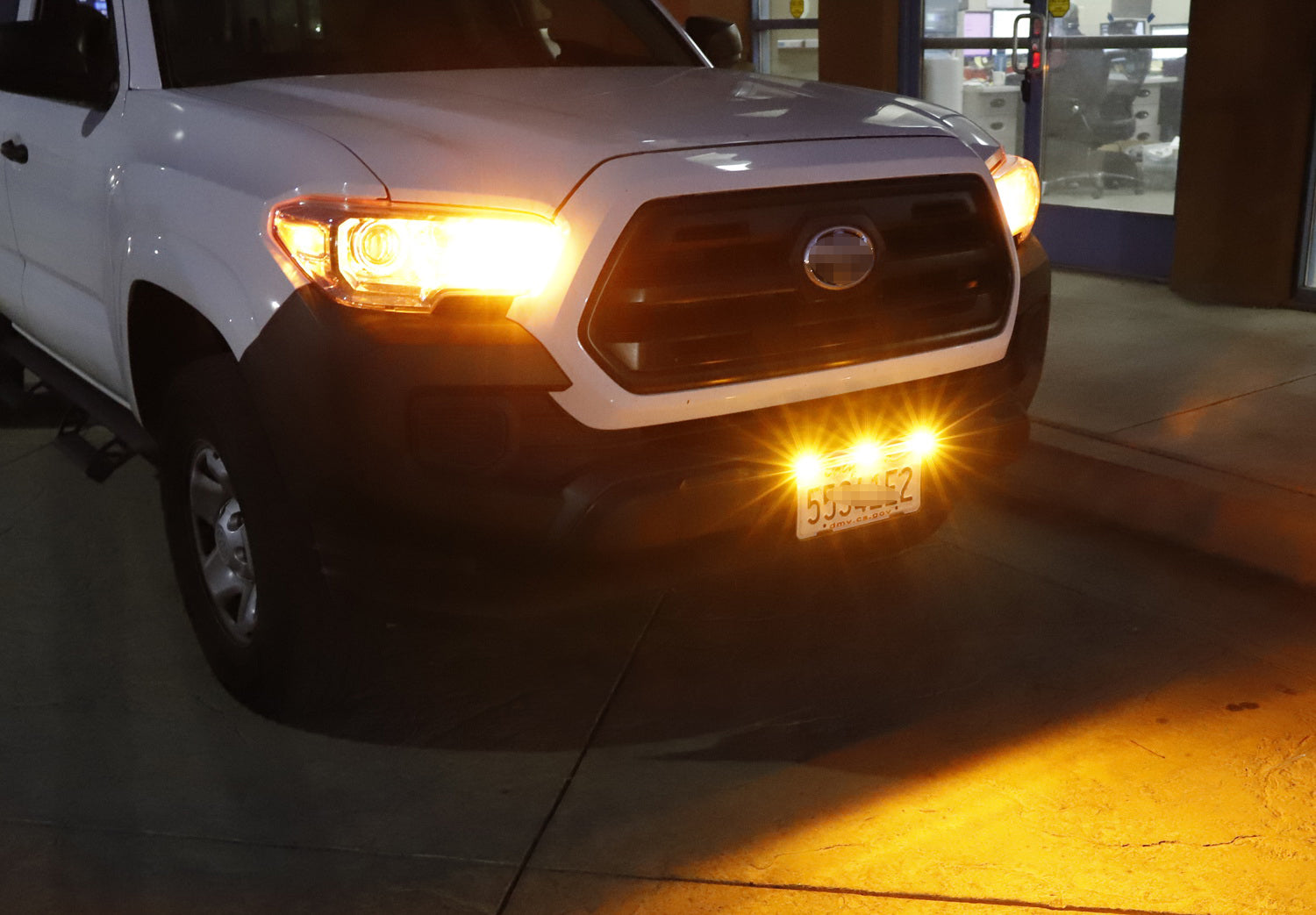 3 Dot Raptor Style Front License Plate Frame with Amber LED Clearance Lightbar - Heavy Duty Off-Road Truck Accessory for Ford F150 Raptor & Pickup Trucks (Ideal for Night Driving & Off-Road Adventures)