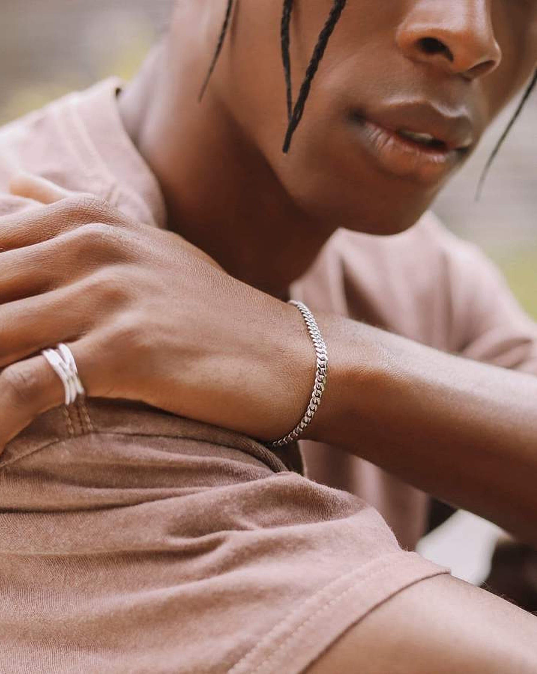 Round Curb Chain Bracelet for Women - 14K Gold Plated Stainless Steel Link Bracelet - Trendy Minimalist Jewelry for Everyday Wear, Gift Giving & Special Occasions