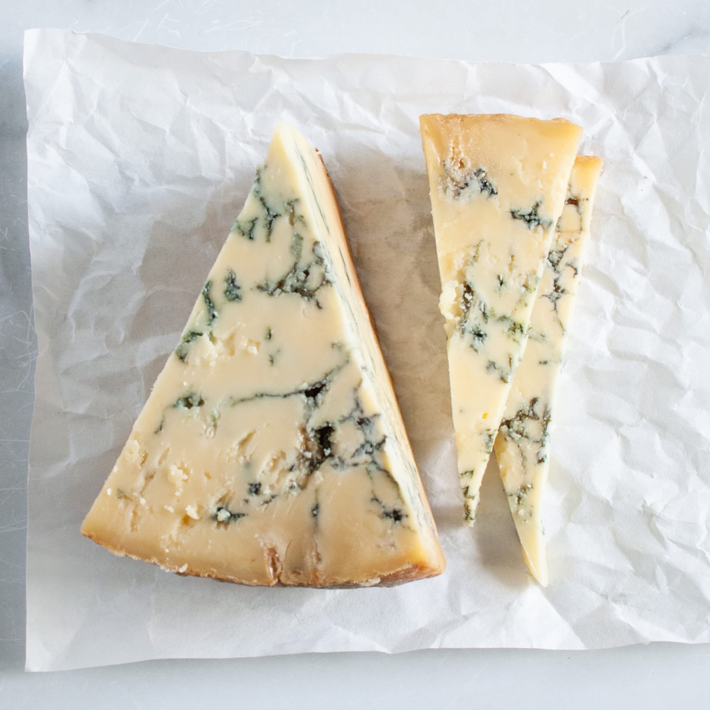 Award-Winning Tuxford & Tebbutt Blue Stilton Cheese - Handcrafted Half-Moon English Cheese, Rich & Creamy, Made from Pasteurized Cow's Milk | Perfect for Cheese Boards, Gourmet Gifts & Wine Pairing | Ideal for Dinner Parties, Charcuterie Platters & Holiday Entertaining