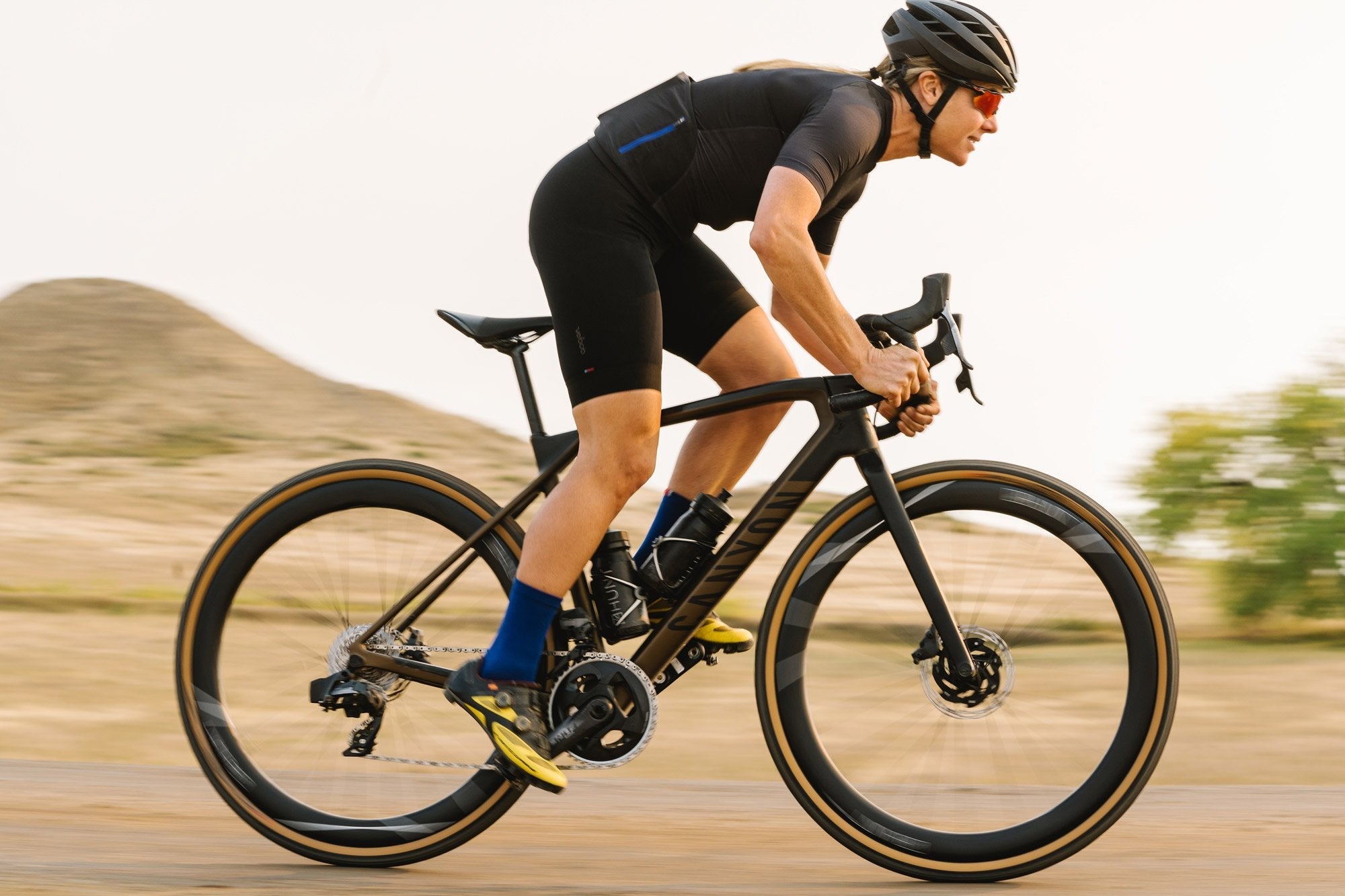 RE:NEW HUNT 42 Limitless Gravel Disc Wheelset - Lightweight Carbon Wheels for Gravel Biking - Perfect for Off-Road Adventures, Bikepacking & All-Terrain Cycling