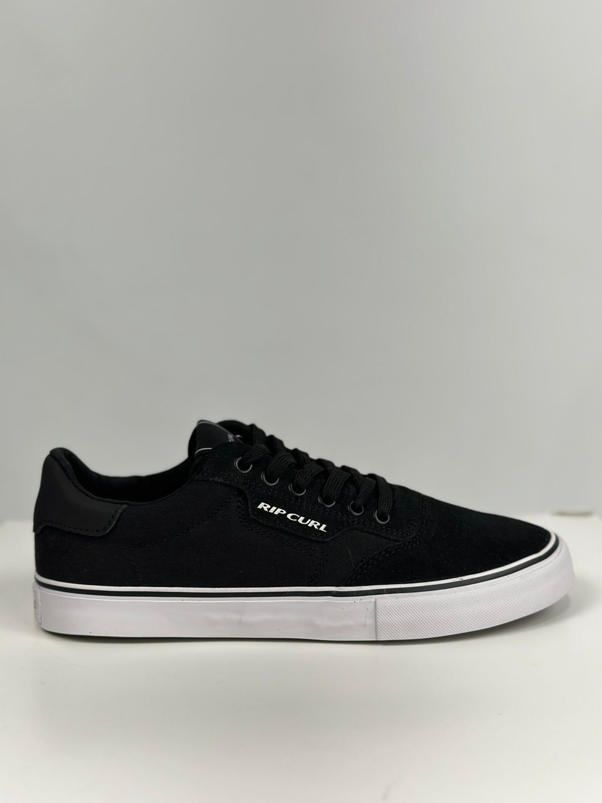 Rip Curl RCC Ox New Prague Black/White Skate Shoes - Men's Casual Sneakers for Skateboarding & Streetwear Fashion
