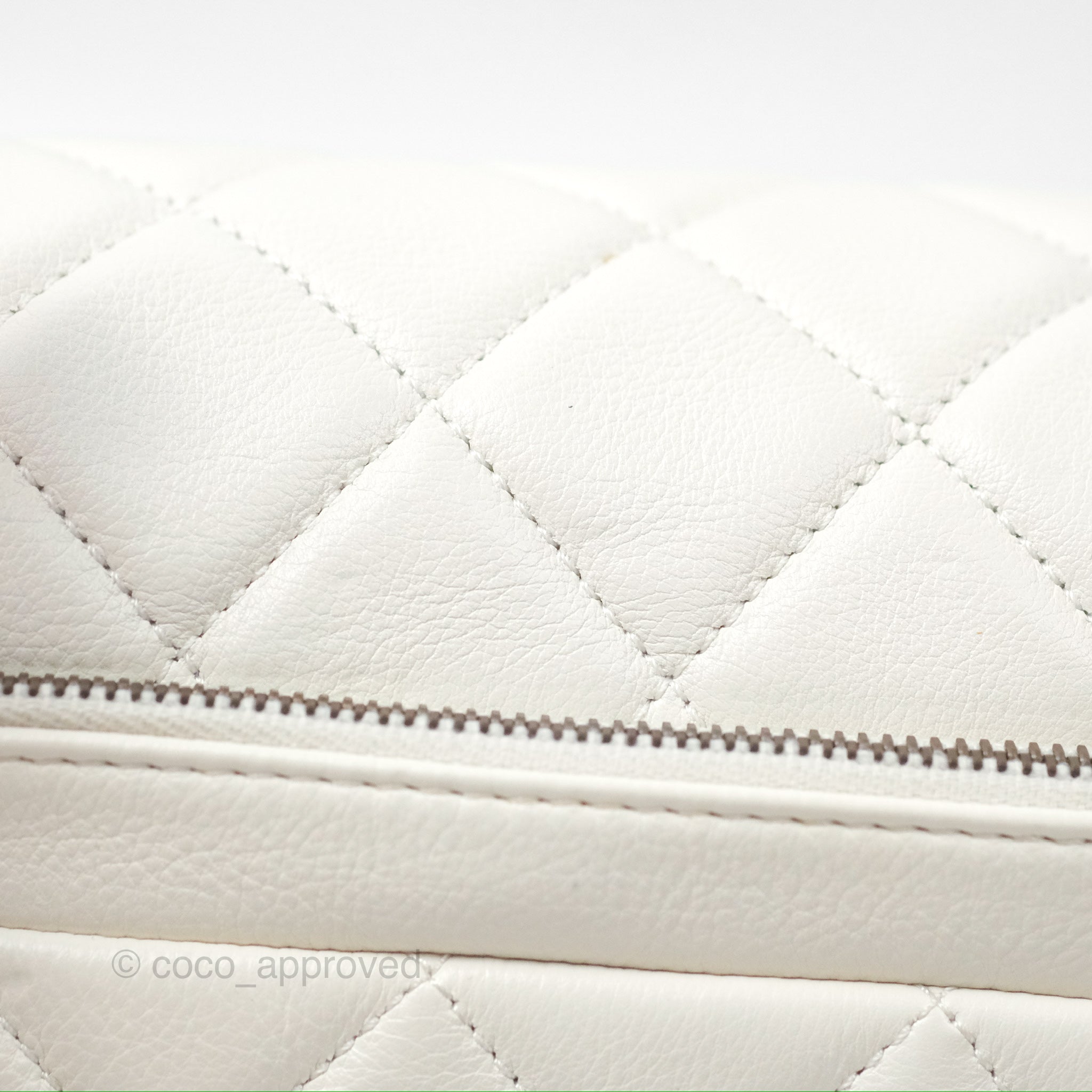 Chanel CC Crown Flap Bag in White Calfskin with Antique Gold Hardware - Luxury Crossbody Purse for Women, Perfect for Evening Events & Date Nights