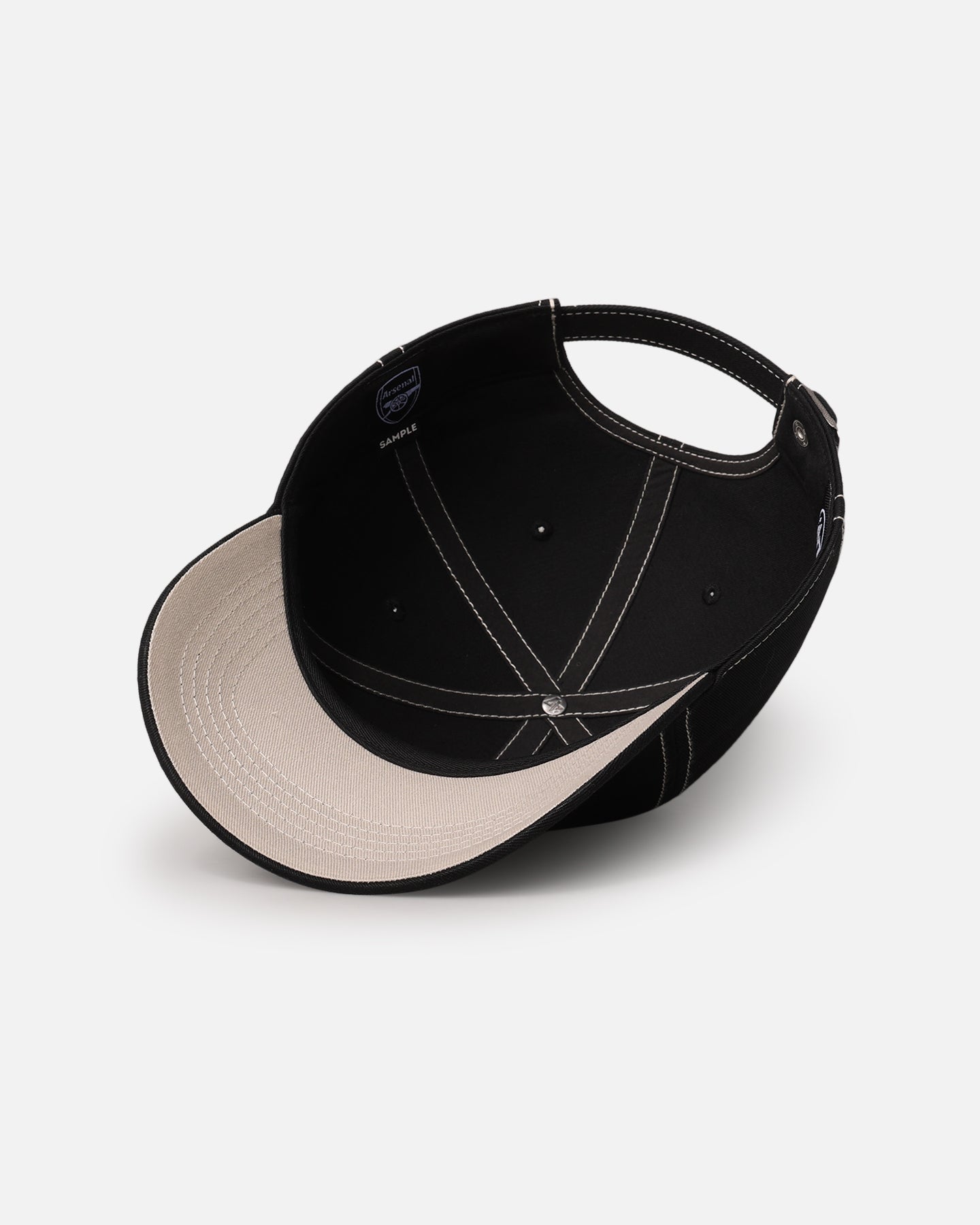 47 Brand Arsenal FC 'Contrast Stitch' 47 Clean Up Strapback Cap - Black/Bone Adjustable Snapback Hat for Men - Perfect for Soccer Games, Casual Wear & Fan Support