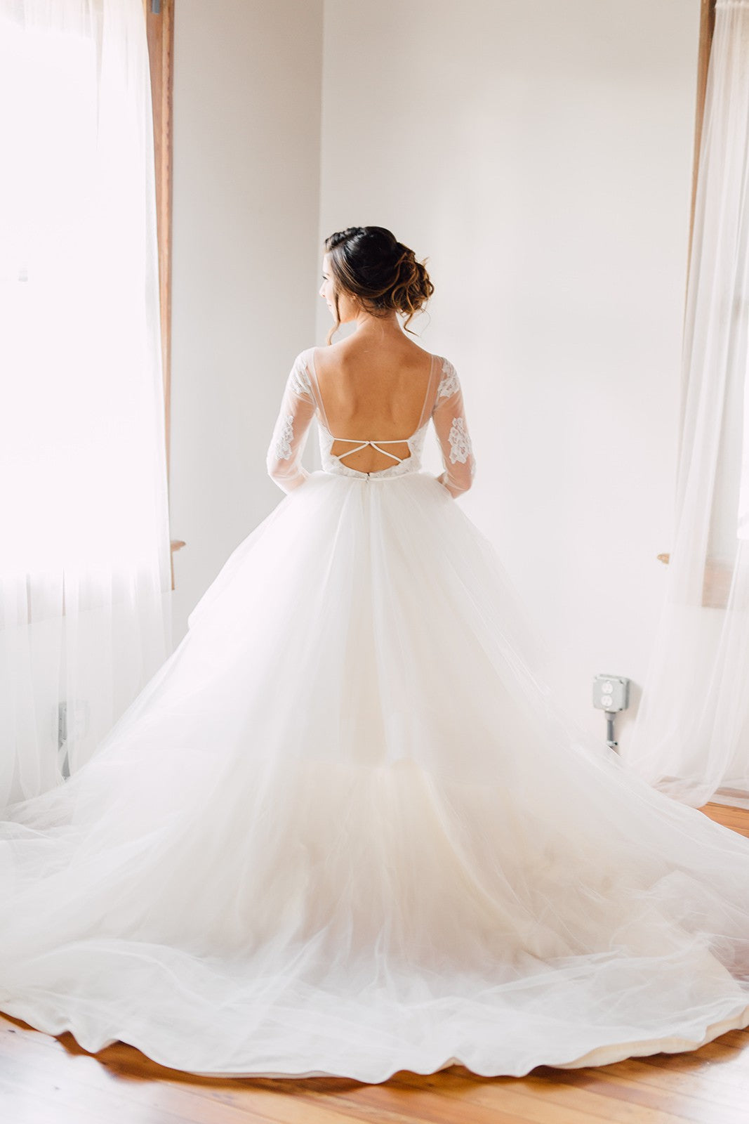Hayley Paige Pippa 1652 Sample Wedding Gown - Elegant A-Line Bridal Dress for Prom, Formal Events & Special Occasions