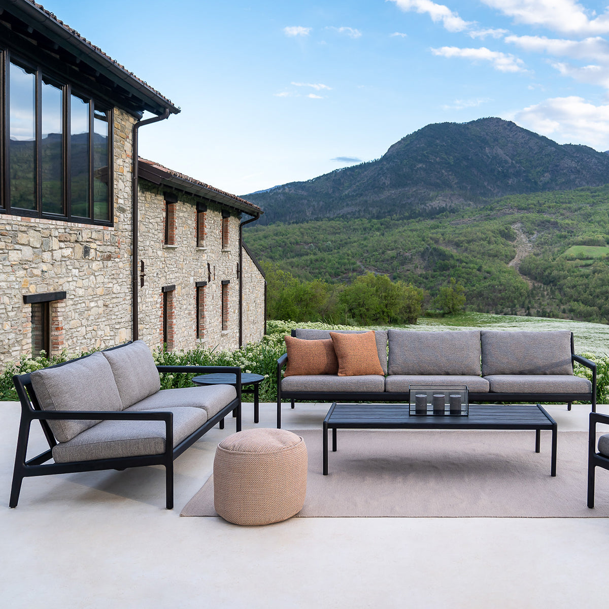 Outdoor Fabric 4-Seater Sofa Set - Teak Black & Mocha - Weather-Resistant Patio Furniture for Garden, Poolside & Backyard Relaxation