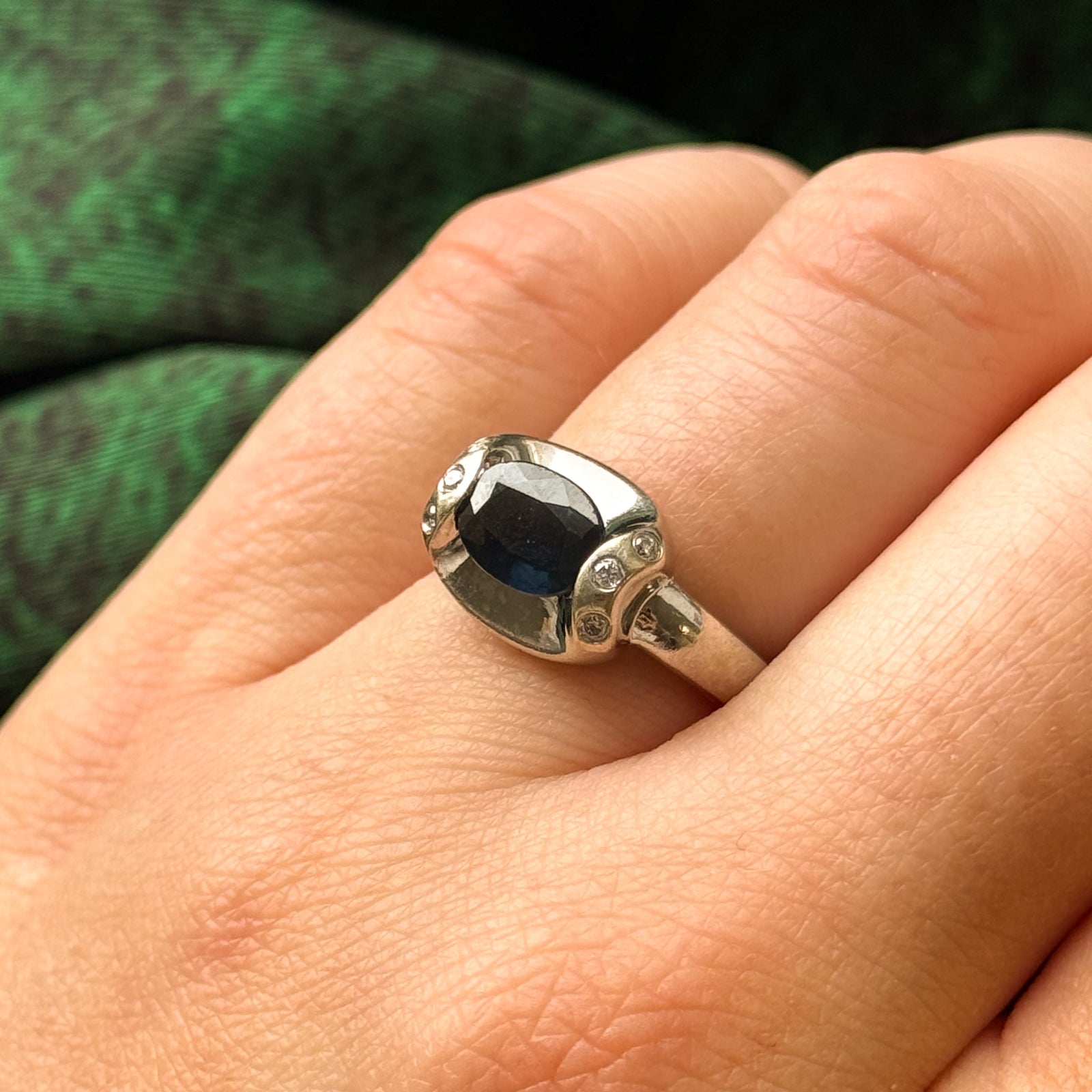 1.00ct Tension Set Sapphire & Diamond Ring with 0.05ctw - Size 5 | Elegant Engagement & Wedding Band for Women | Perfect for Proposals, Anniversaries & Special Occasions