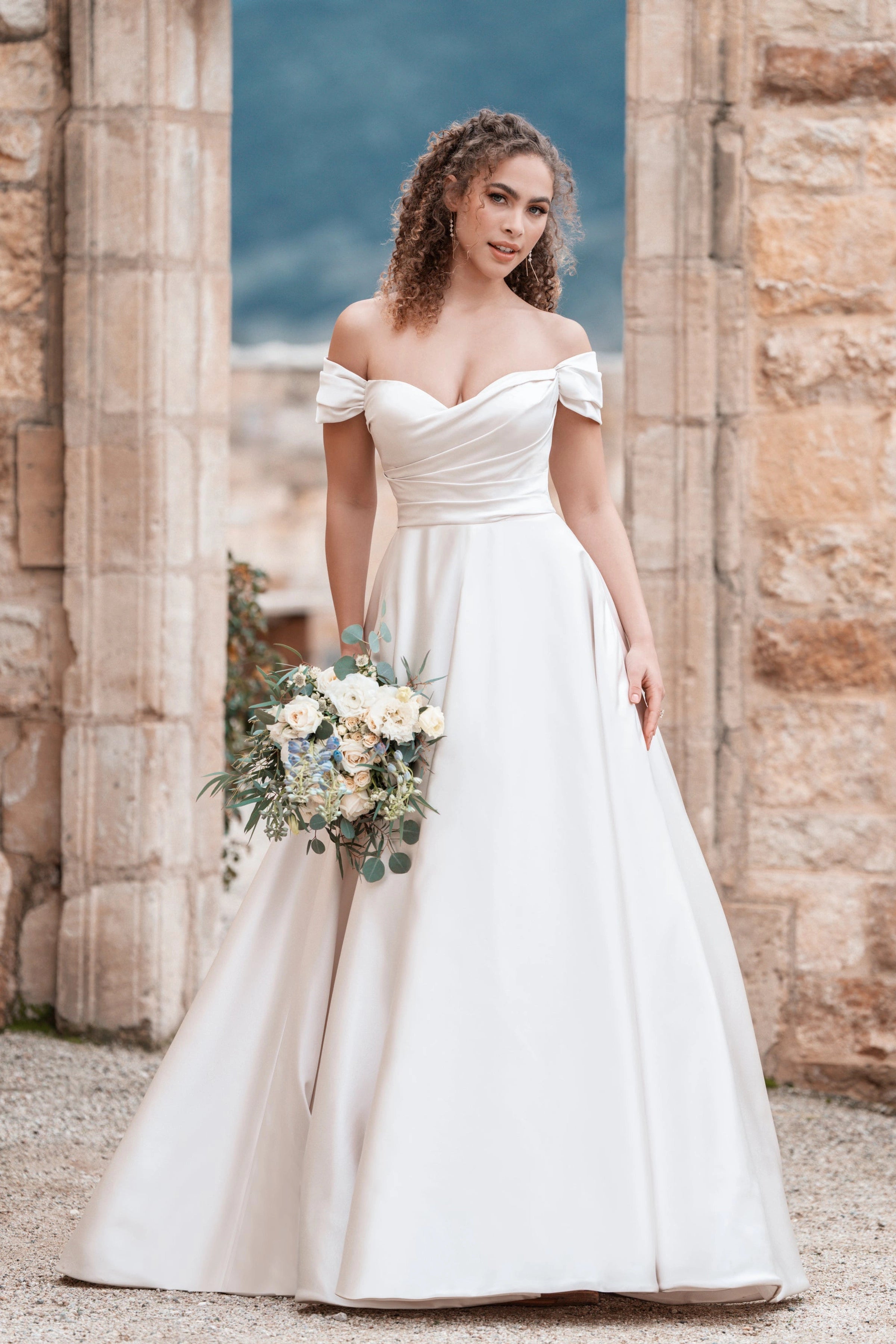Allure A1265 Women's Plus Size 22 Formal Evening Gown - Perfect for Prom, Weddings & Special Occasions