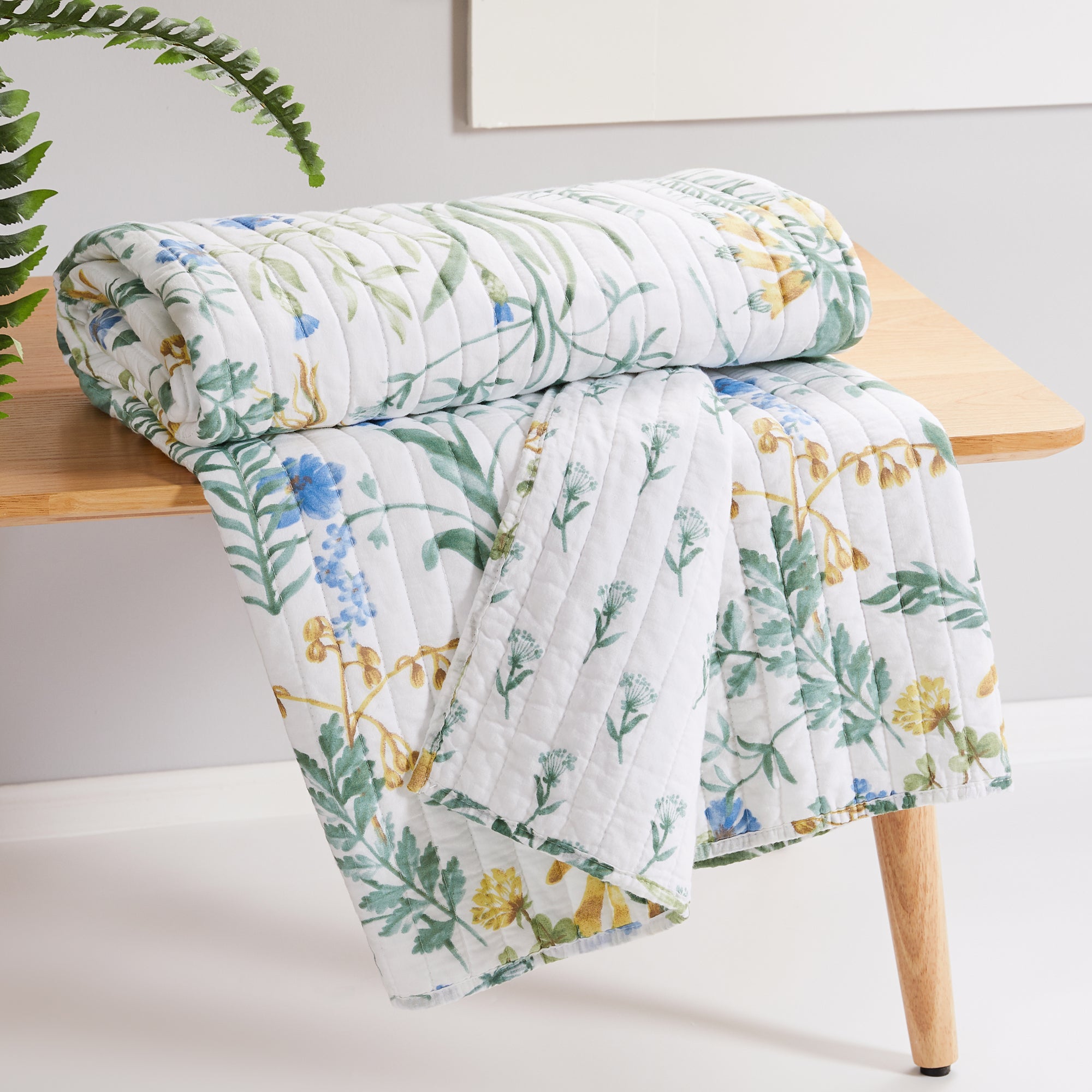 Apolonia Quilted Throw Blanket - Soft Cozy Bedspread for Couch, Sofa & Bed - Perfect for Winter Nights, Home Decor & Gift Giving