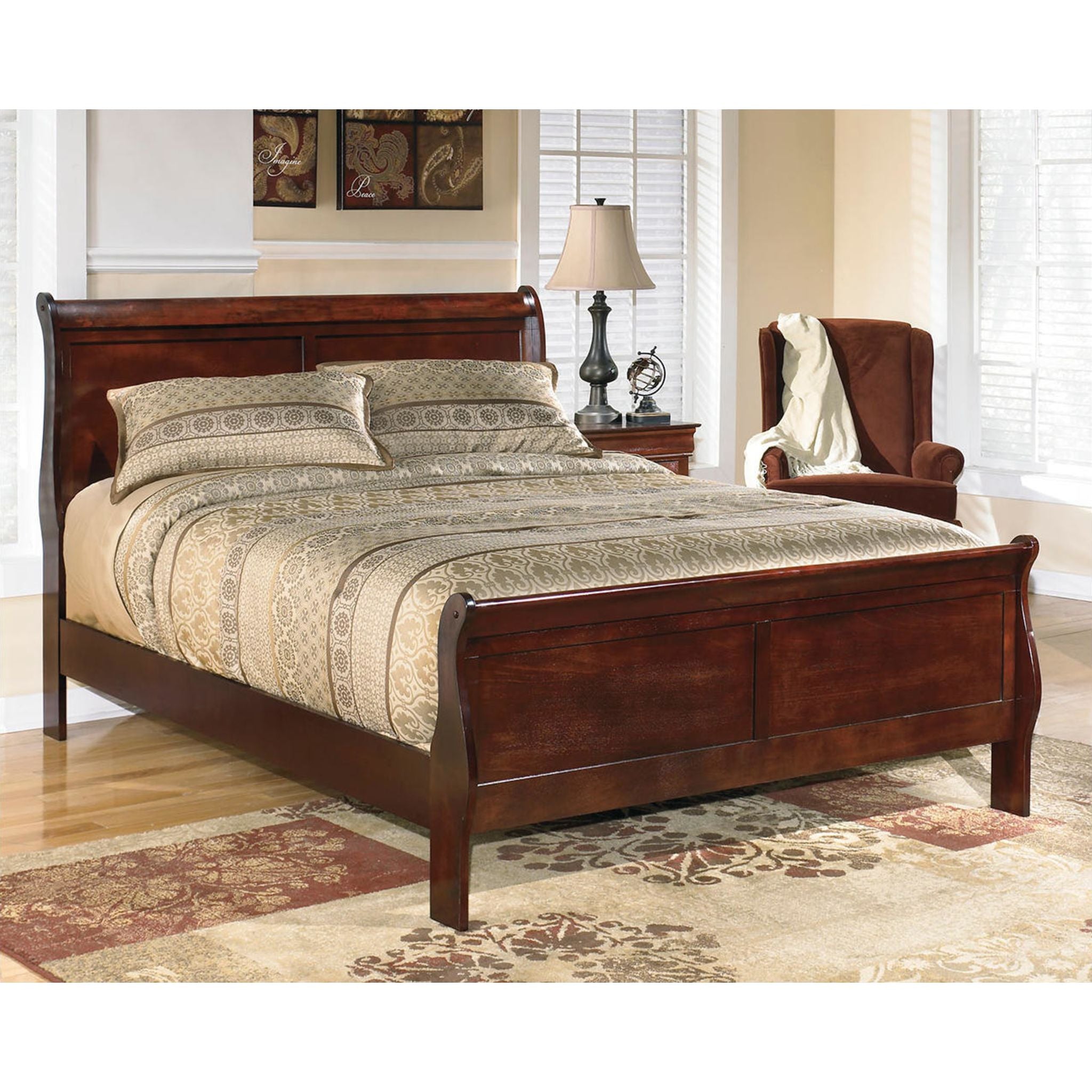 Alisdair 5-Piece Queen Sleigh Bedroom Set in Dark Brown - Complete Bed Frame, Nightstands & Dresser for Elegant Master Bedroom Decor