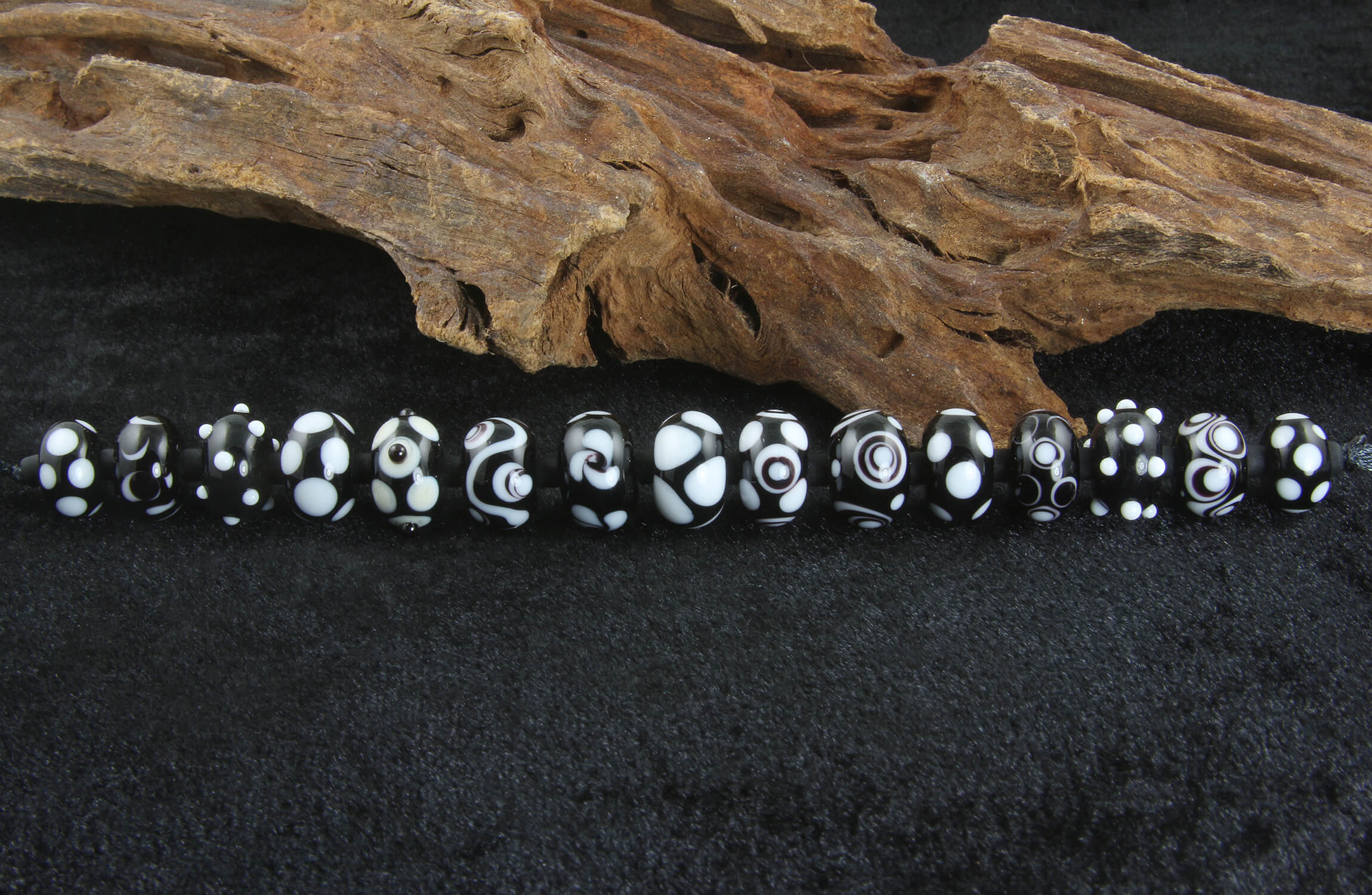 15pcs Black & White Lampwork Glass Beads Set for Jewelry Making - DIY Bracelets, Necklaces, Earrings - Handmade Craft Supplies for Beading & Scrapbooking