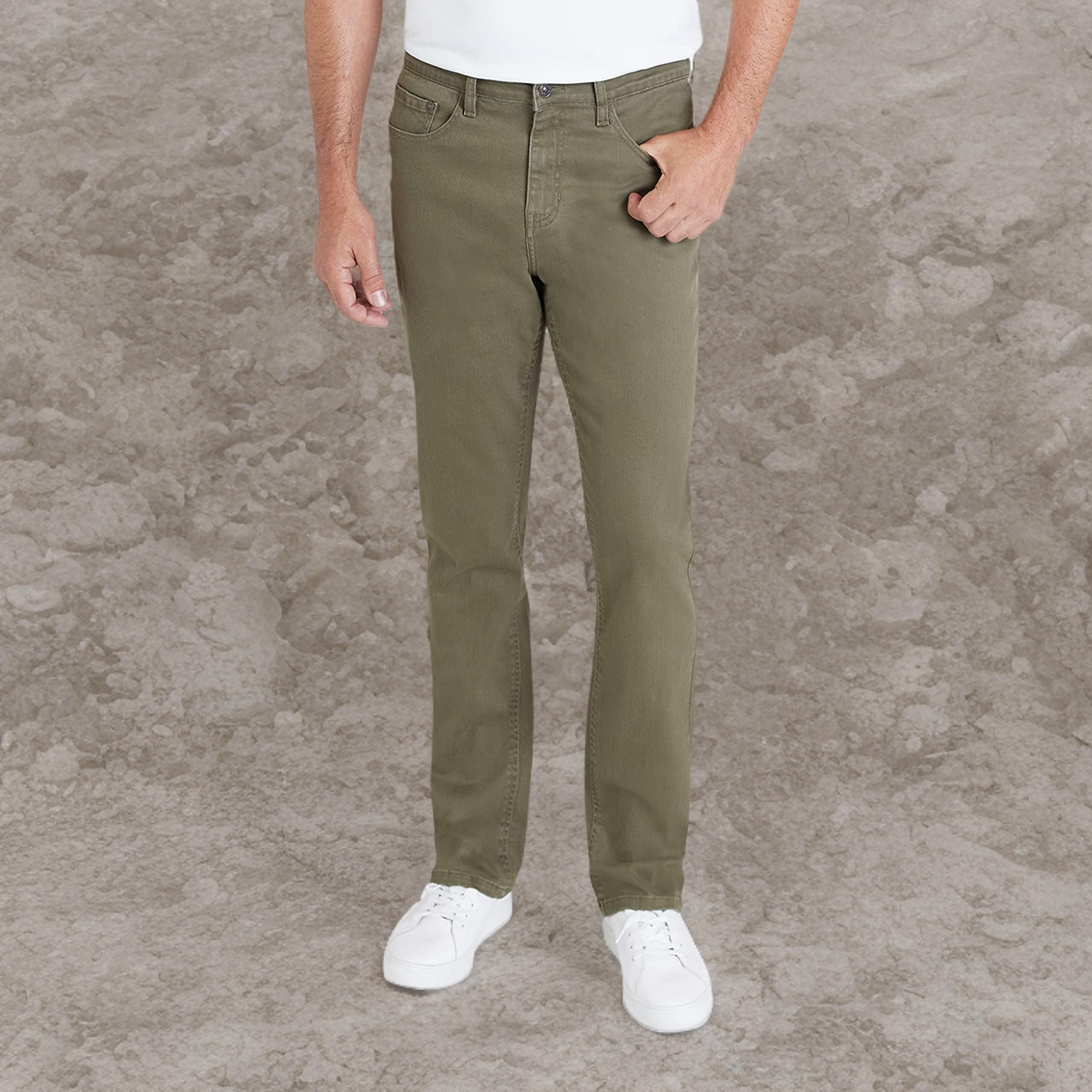 IZOD Men's Relaxed Fit Jeans - Classic 5-Pocket Comfort Stretch Denim - Straight Leg Casual Work Pants for Men | Comfortable Everyday Wear & Office Style