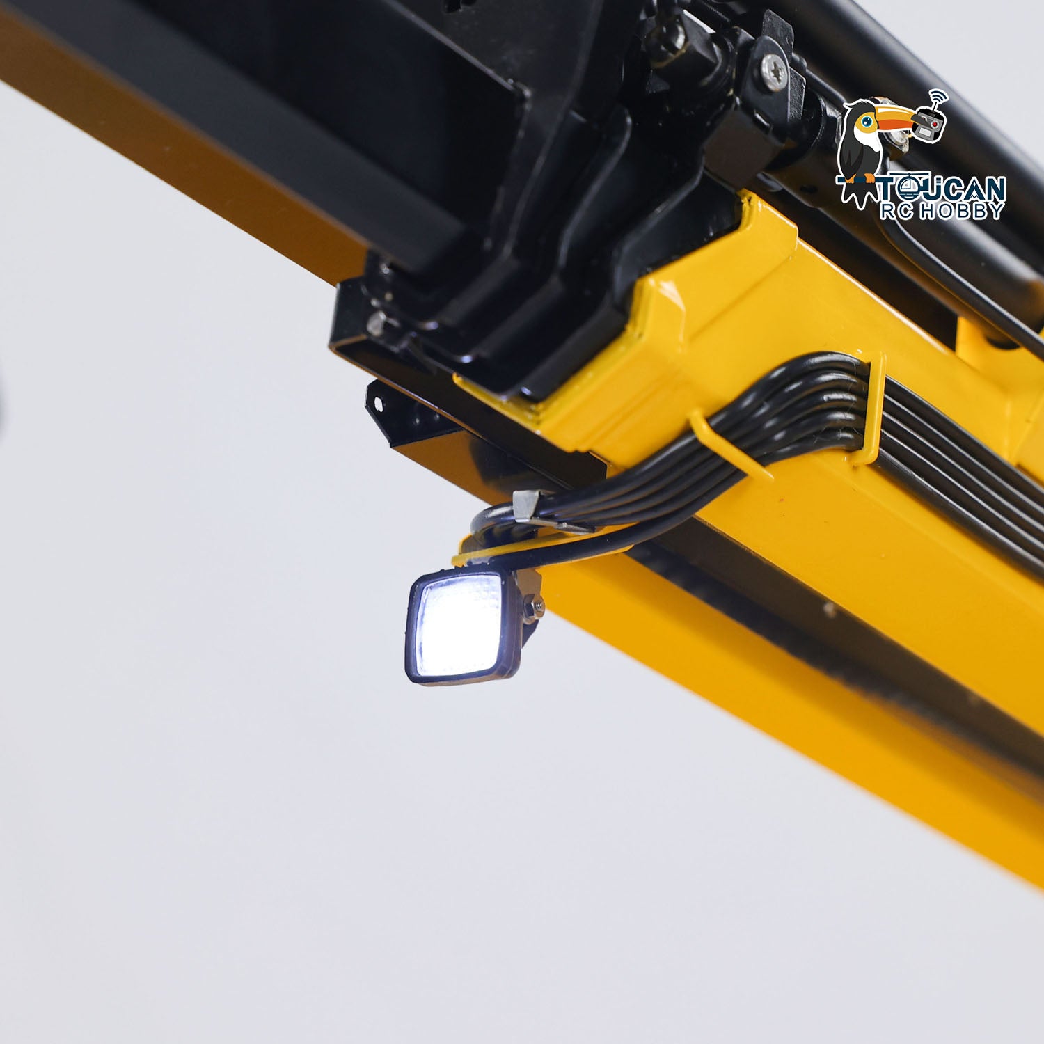 1:14 Scale 10x10 RC Hydraulic Crane Truck - Full Dump Metal Lorry with Rear Axle Steering & U-Shaped High-Standard Bucket & Timber Flatbed - Perfect for Construction Site Simulation, RC Hobbyists, and Collectors