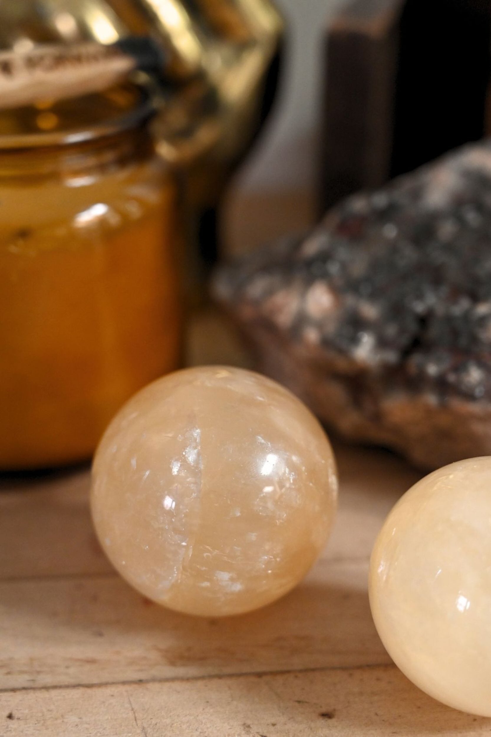 Natural Honey Optical Calcite Sphere - Healing Crystal for Personal Power, Meditation & Energy Work - Perfect for Home Decor, Office Feng Shui & Spiritual Gifts