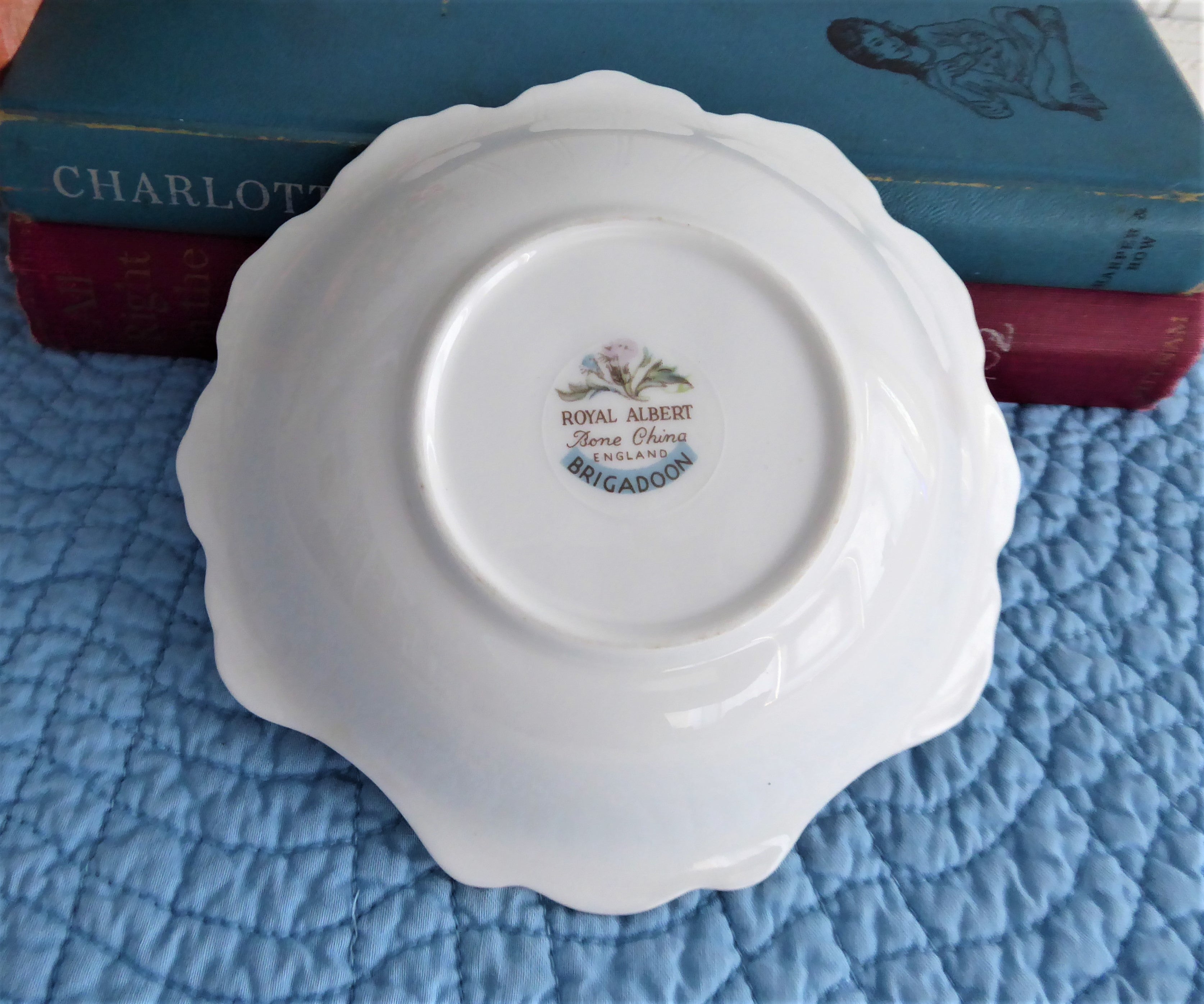 Vintage Royal Albert Brigadoon Shell Shape Dish with Thistles - 1970s Bone China Bowl for Tea, Desserts & Collectibles | Elegant Tableware for Afternoon Tea & Special Occasions