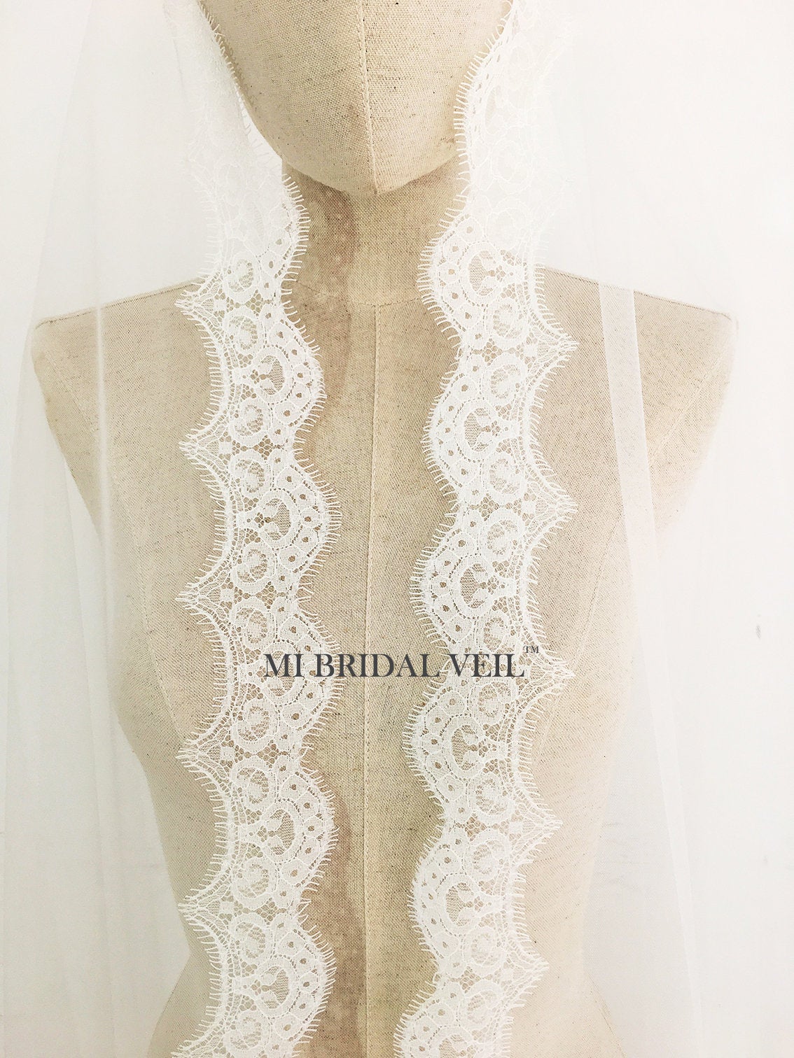 Elegant Cathedral Wedding Veil - Boho Chantilly Lace Bridal Veil for Romantic Ceremonies | Perfect for Beach Weddings & Vintage-Themed Bridal Looks | Mi Bridal