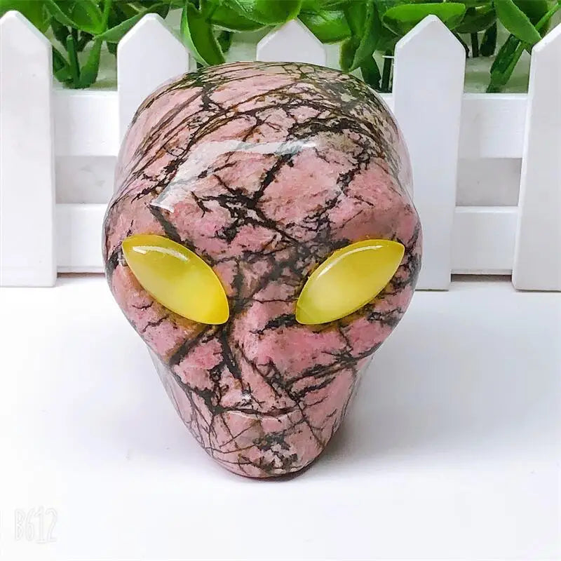 Natural Rhodonite Alien Skull Crystal Carving - Healing Energy Stone for Meditation, Reiki & Spiritual Practices - Unique Halloween Gift & Home Decor (1PC) - Perfect for Altars, Yoga Spaces & Gothic Decor