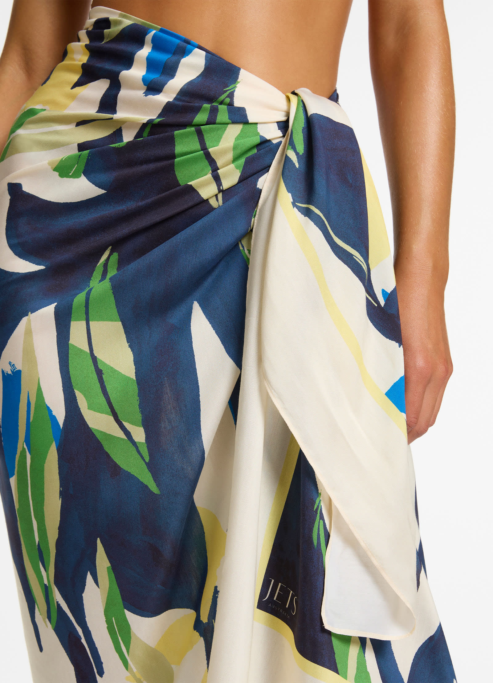 Fauna Long Sarong - Stylish Floral Print Beach Wrap for Women - Perfect for Beach, Pool, and Summer Outfits
