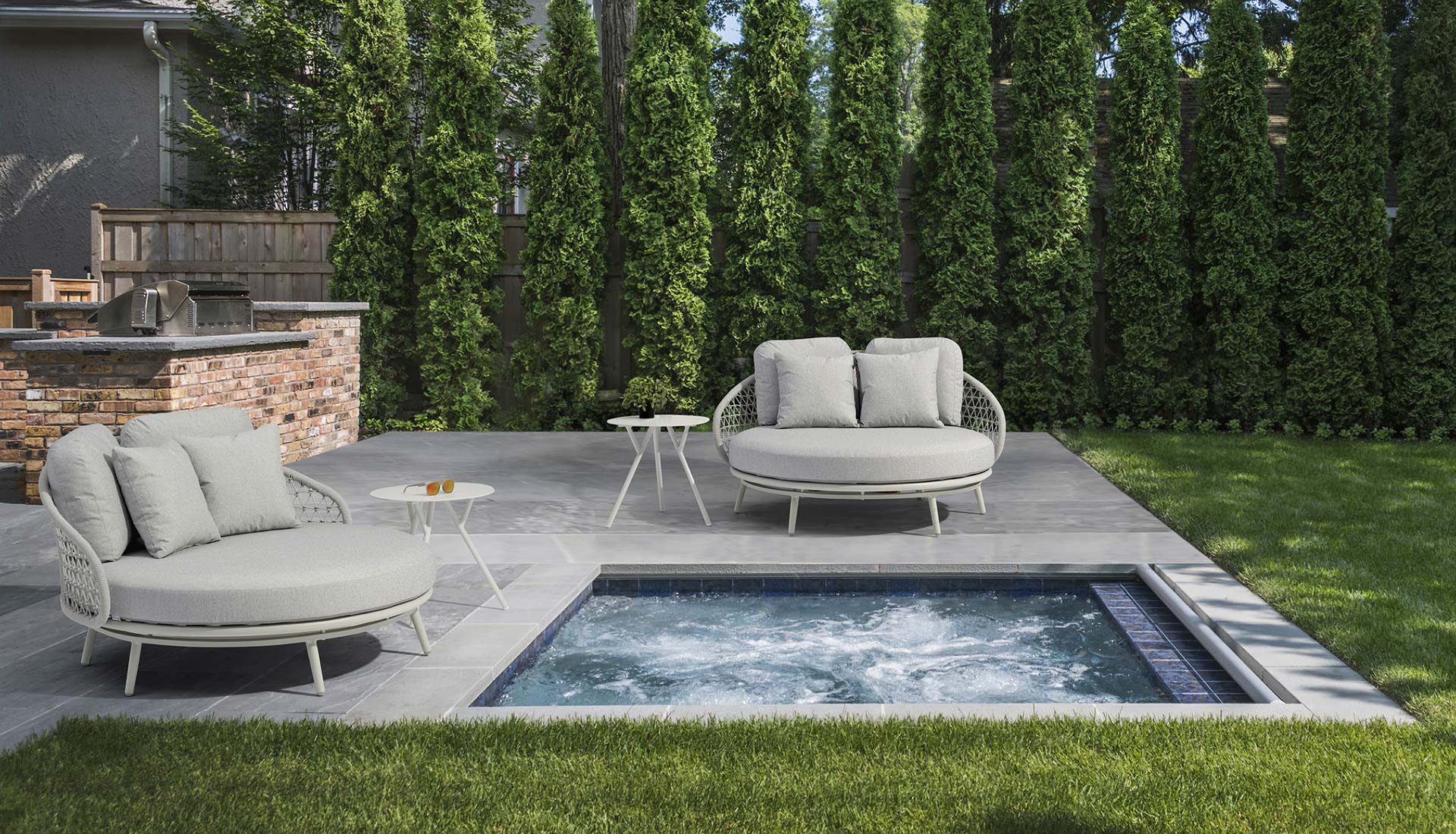 Luxury Outdoor Day Bed - Couture Jardin Cuddle Lounger for Patio, Poolside & Garden Relaxation | Weather-Resistant Wicker Furniture with Comfortable Cushions