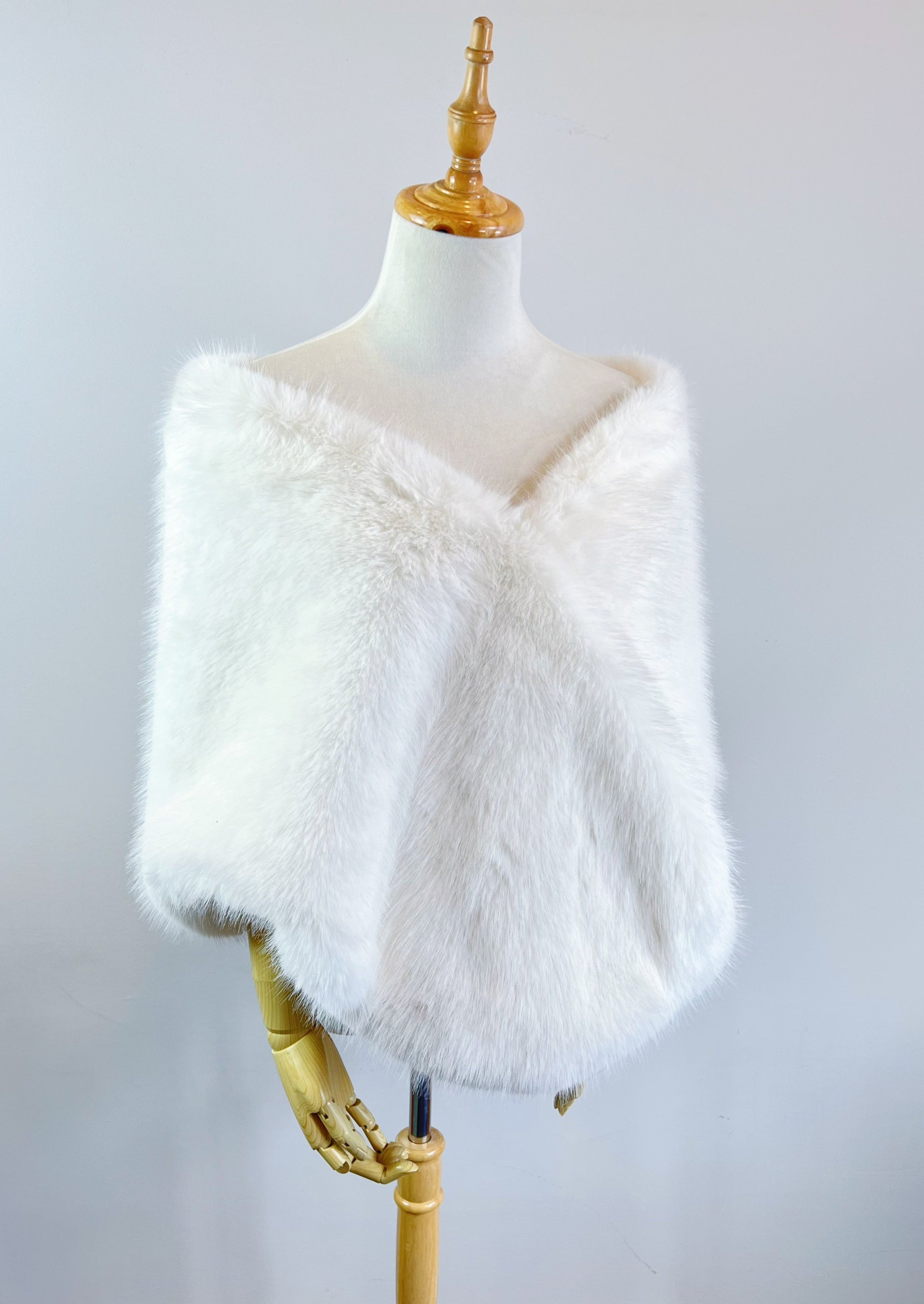 Light Ivory Bridal Fur Shawl with Fleece Lining - Elegant Winter Wedding Accessory for Brides, Bridesmaids & Formal Events (Butterfly Ivy07) - Perfect for Outdoor Ceremonies, Photo Shoots & Cold Weather Occasions