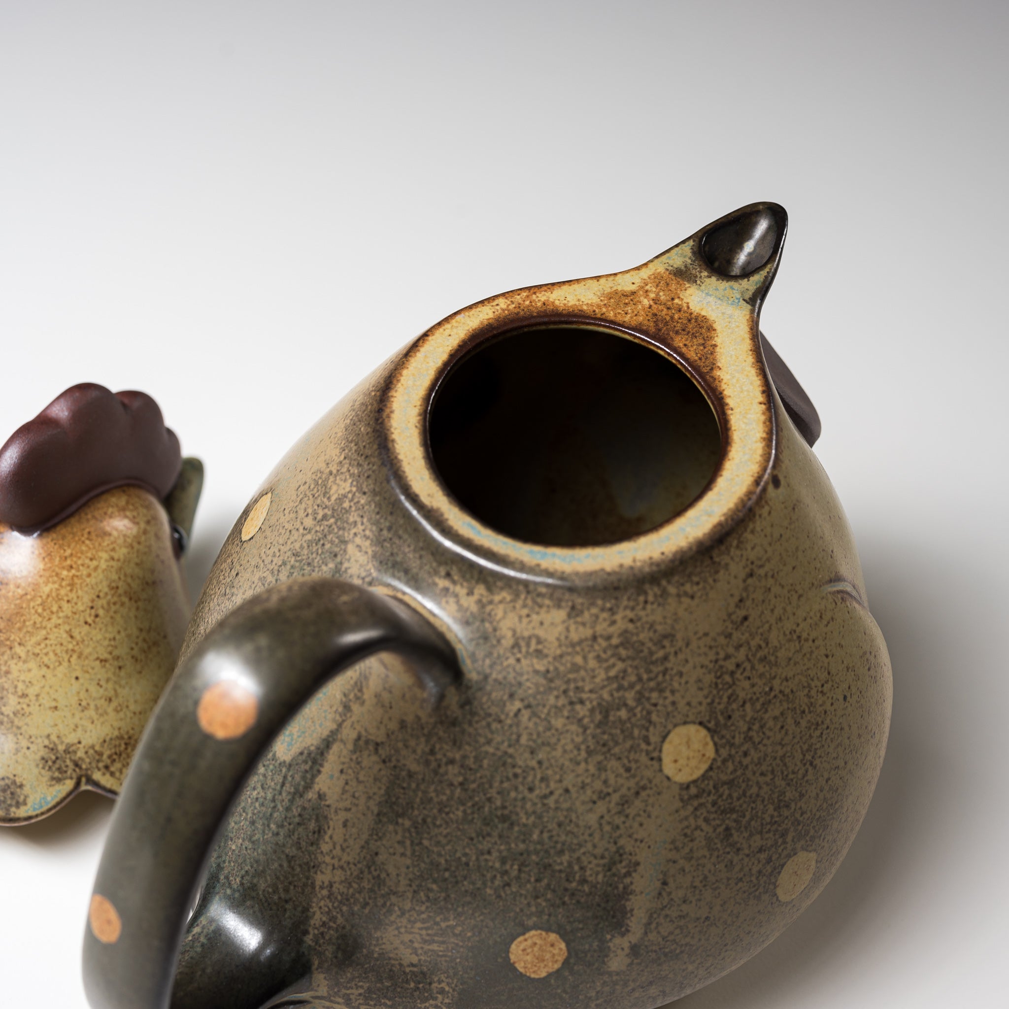Seto Ware KASHIWA Japanese Animal Teapot - Rooster Design, Ceramic Tea Pot with Strainer, Traditional Japanese Tea Ceremony Gift for Tea Lovers (Perfect for Home Decor, Afternoon Tea, and Special Occasions)