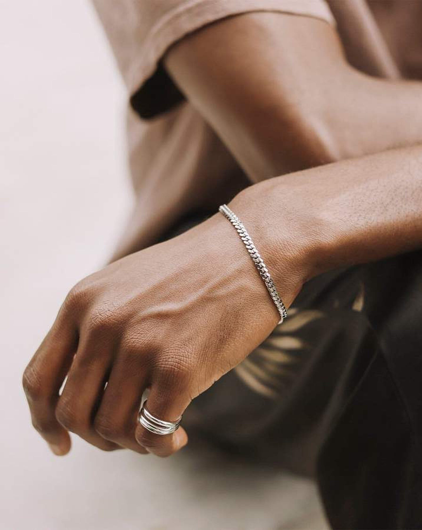 Stylish Round Curb Chain Bracelet for Women - 14K Gold Plated Stainless Steel Adjustable Link Bracelet - Perfect for Everyday Wear, Parties & Gifts