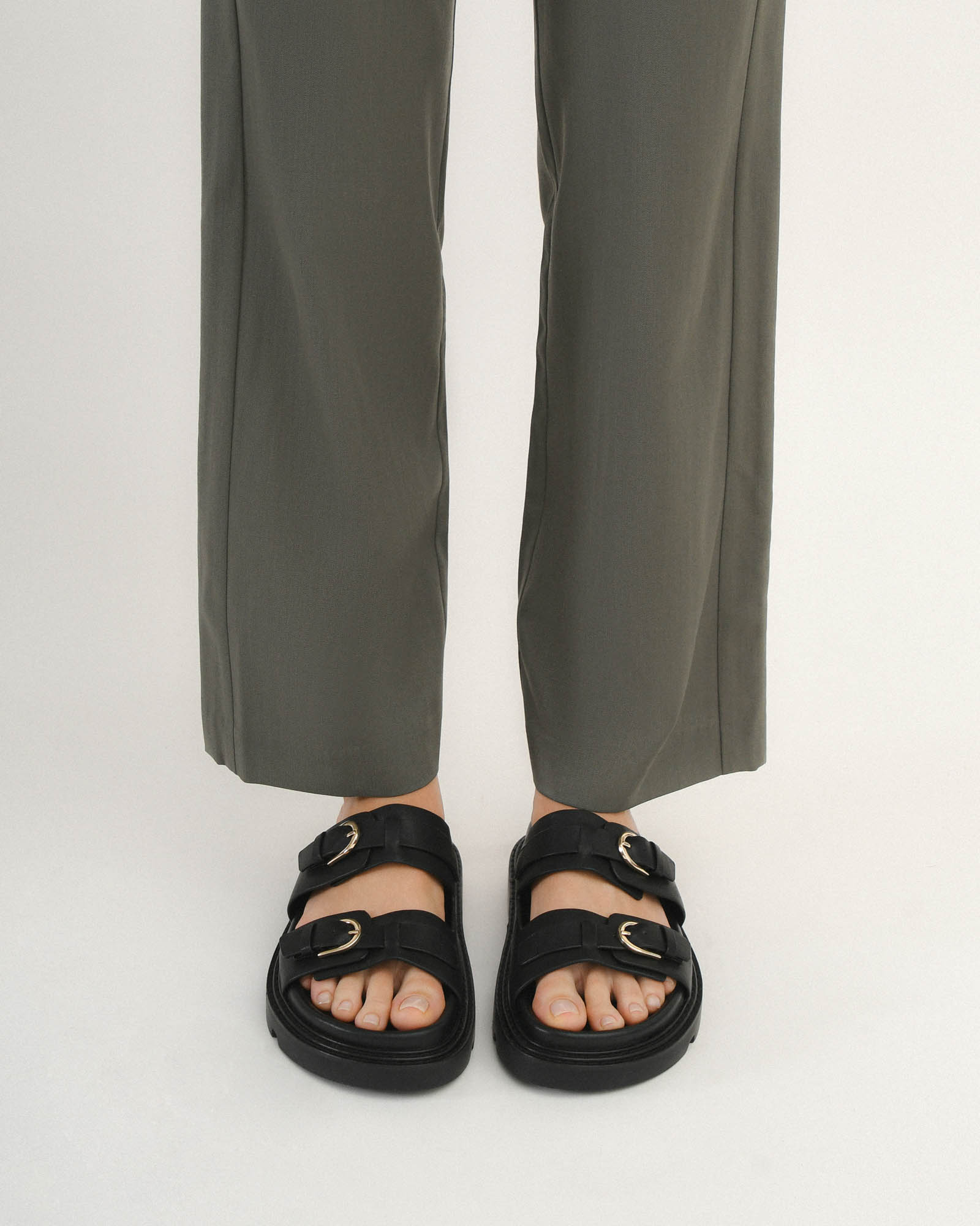VICHY Women's Flat Sandals - Black Leather Comfortable Slip-On Shoes for Casual Wear, Walking & Beach Outfits