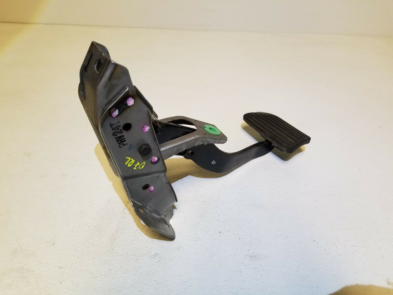 2005-2008 Acura RL Brake Pedal OEM Replacement Part - Perfect for Brake System Repair & Maintenance