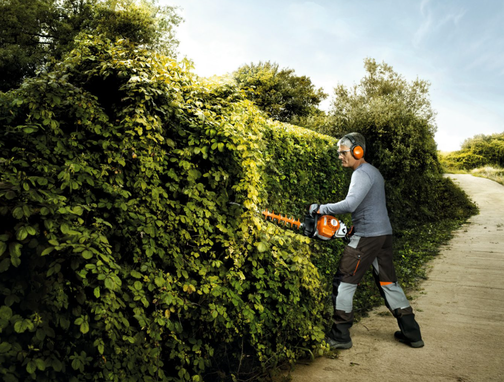 STIHL HS 82 R 22.7cc Gas Powered Hedge Trimmer with 24-Inch Double-Sided Blades - Professional Landscaping & Garden Maintenance Tool for Thick Branches and Shrubs