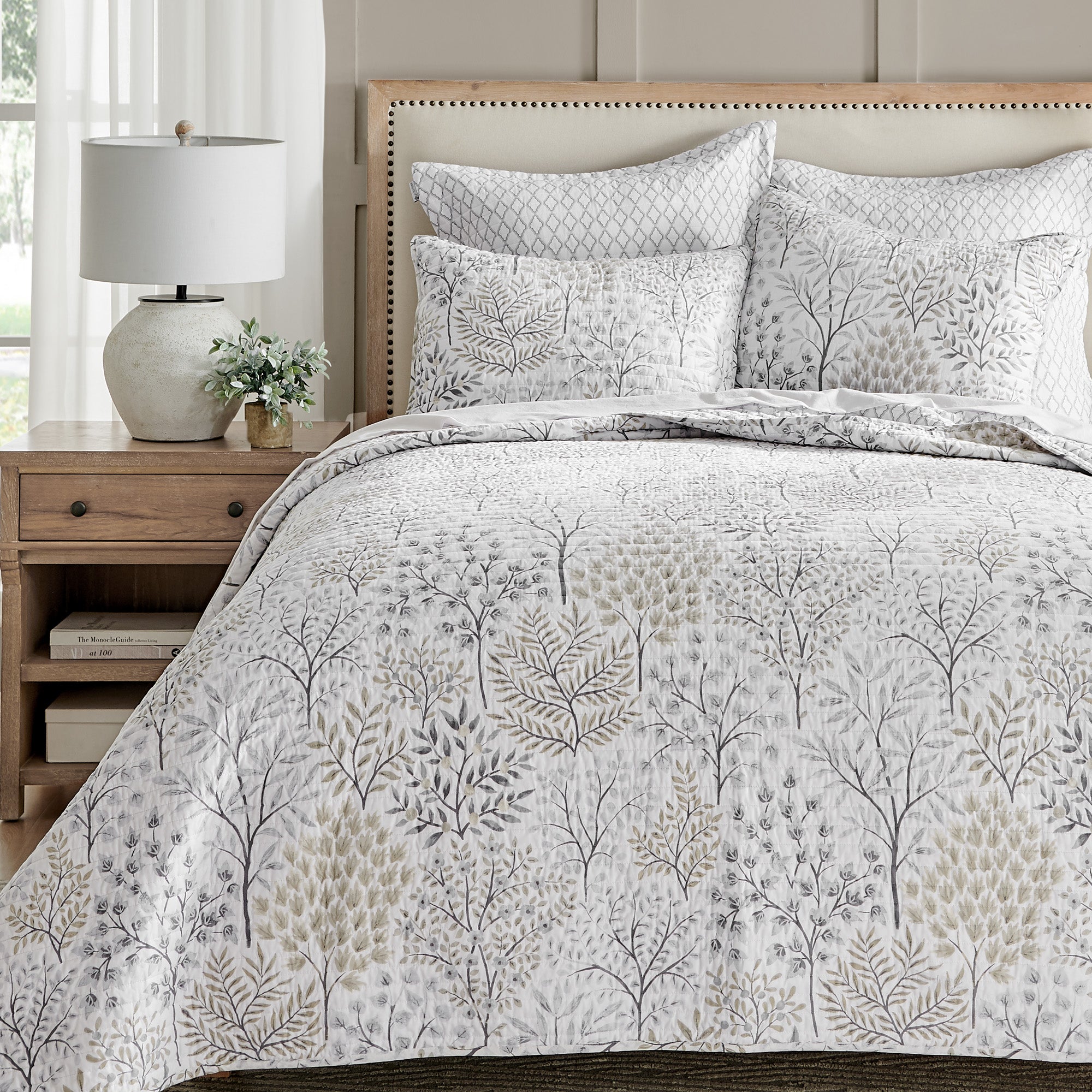 Premium English Forest Quilt Set - Soft Bedding Comforter with Nature Inspired Design for Cozy Bedroom Decor | Perfect for Master Bedrooms, Guest Rooms & Cabin Retreats