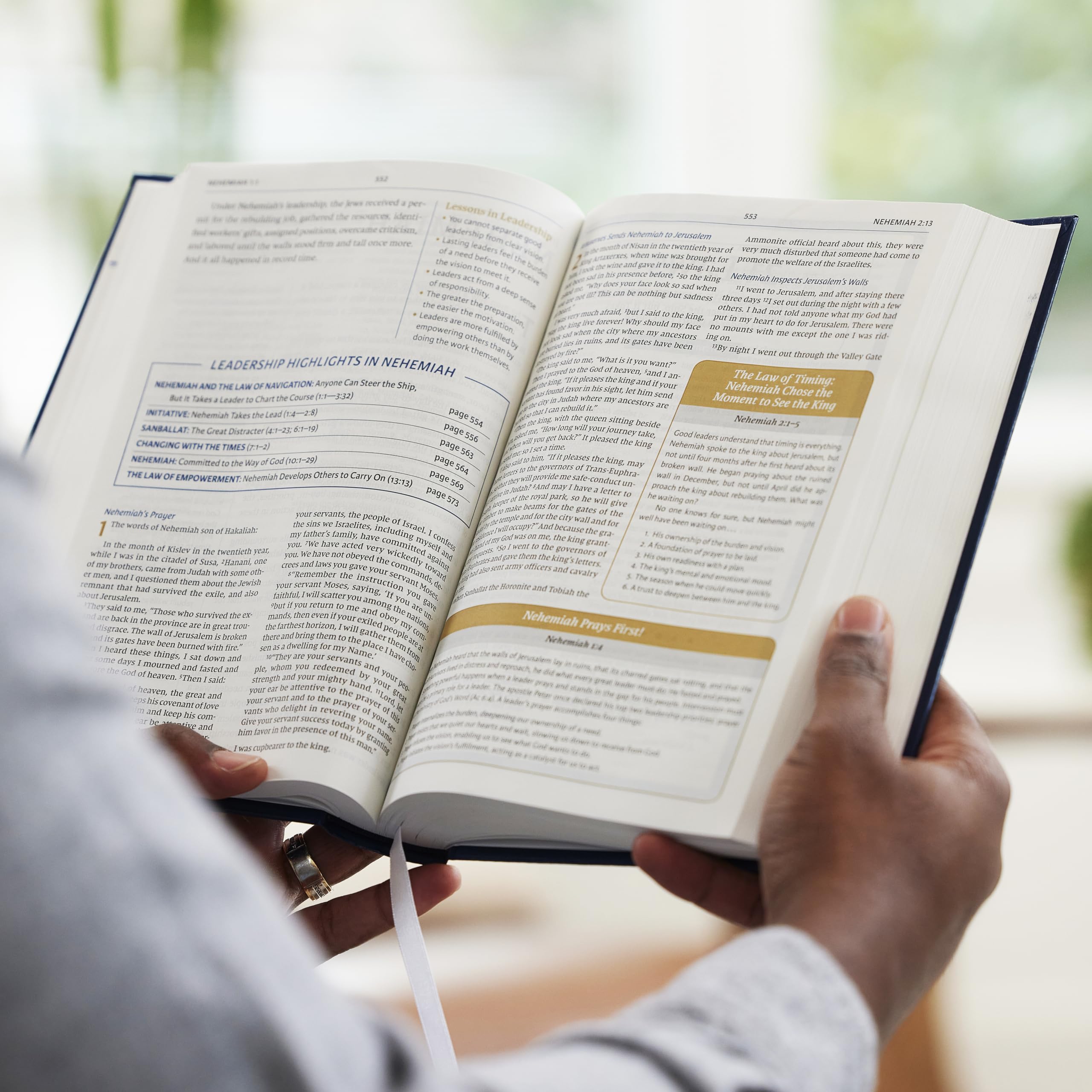 NIV Maxwell Leadership Bible, 3rd Edition Hardcover - Comfort Print Holy Bible (New International Version) for Christian Study & Leadership Development