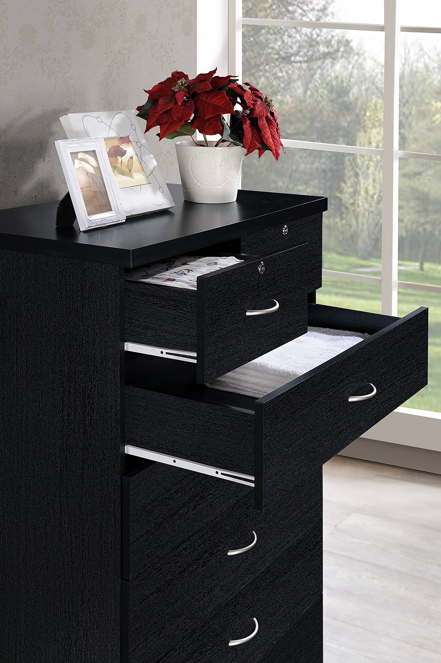 HODEDAH 7-Drawer Wooden Dresser for Bedroom, 31.5-Inch Wide Chest of Drawers with Locking Top Drawers - Black Storage Organizer for Clothes, Perfect for Master Bedroom, Guest Room or Dorm Organization