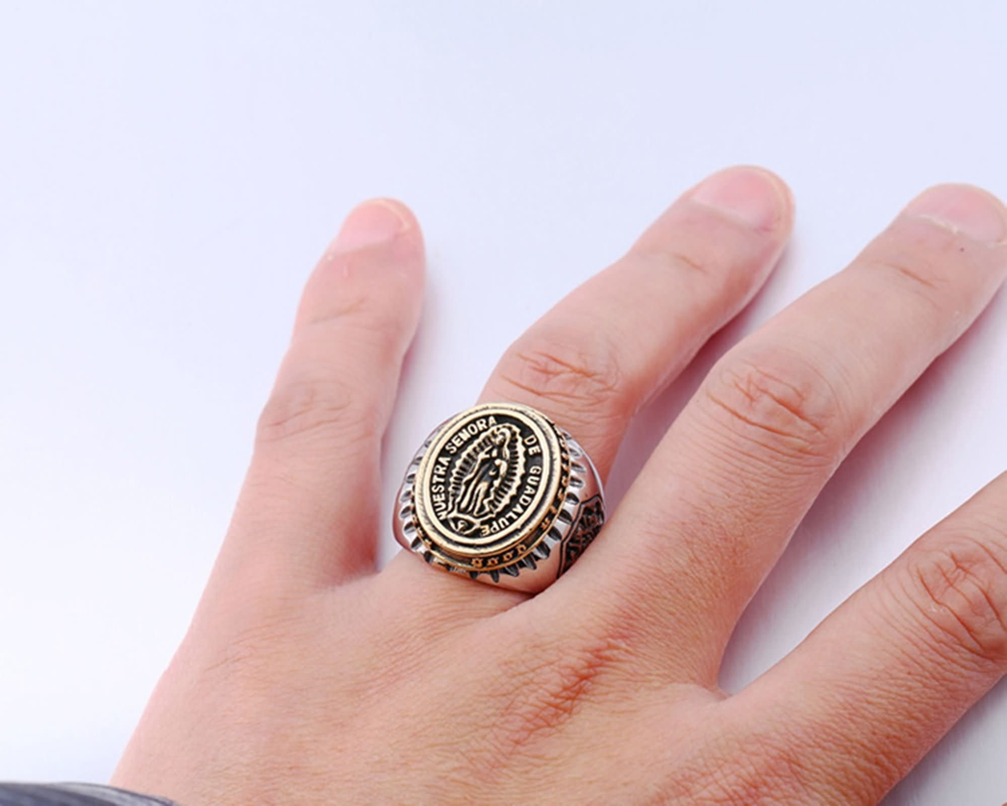 AueDsa Stainless Steel Men's Wedding Band Ring - Gold & Silver Virgin Mary Religious Ring - Size T 1/2 - Perfect for Engagement, Promise Rings & Religious Gifts